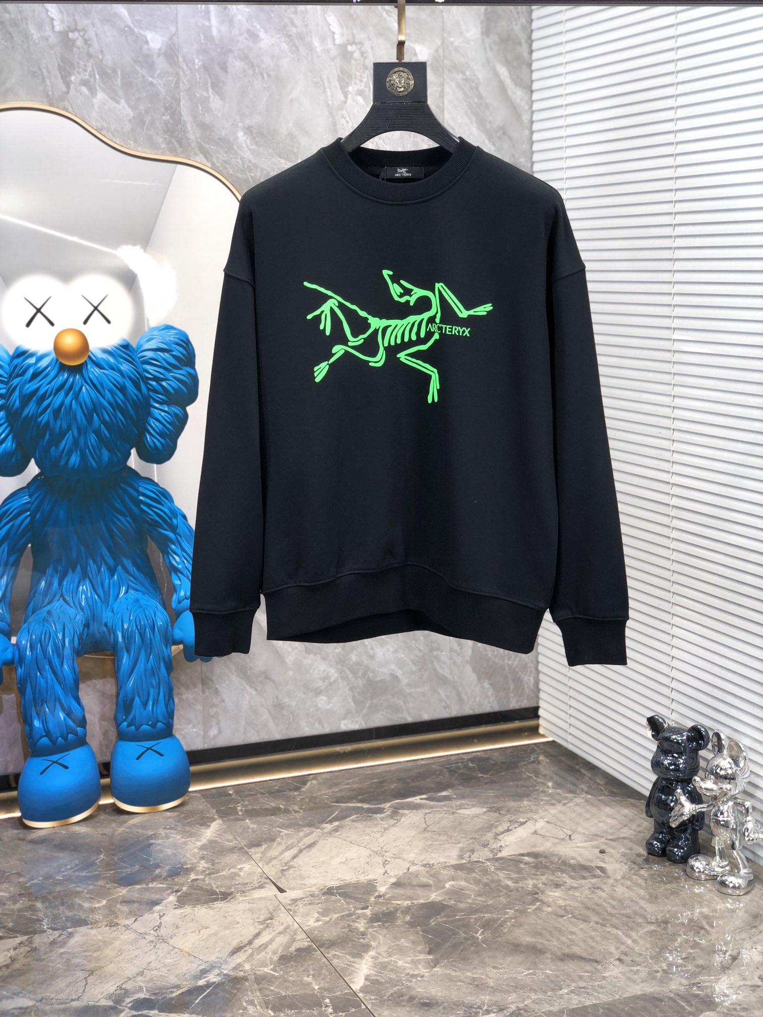 NO:118154,.Archaeon Bird. 25 new classic round-neck sweatshirt with classic logo embellishment, k details cannot be picked, it is of great classiness and luxurious recognition!  Wearing it is comfortable and slim, lazy and casual, especially pleasing to look at. D is suitable for daily wear. The fabric is made of 450g double-strand large terry loop fabric. It feels very comfortable to touch, fashionable and personalized. A super versatile and beautiful sweatshirt.s-xxL.s wear 175/130, arc'teryx, hoodie, sweatshirts, alexander wang19860909.始祖鸟.25新款经典圆领卫衣 经典标识logo点缀,k细节无法挑剔,极具档次感与奢华辨识度！穿上就是舒适自在又显瘦的存在,慵懒而随性,特别耐看,d适合日常穿着～面料采用450g双股大毛圈面料 手感非常舒服 时尚又个性 超级百搭好看的一款卫衣.s-xxL.s穿175/130,arc'teryx,hoodie,sweatshirts,alexander wang,Men's clothing