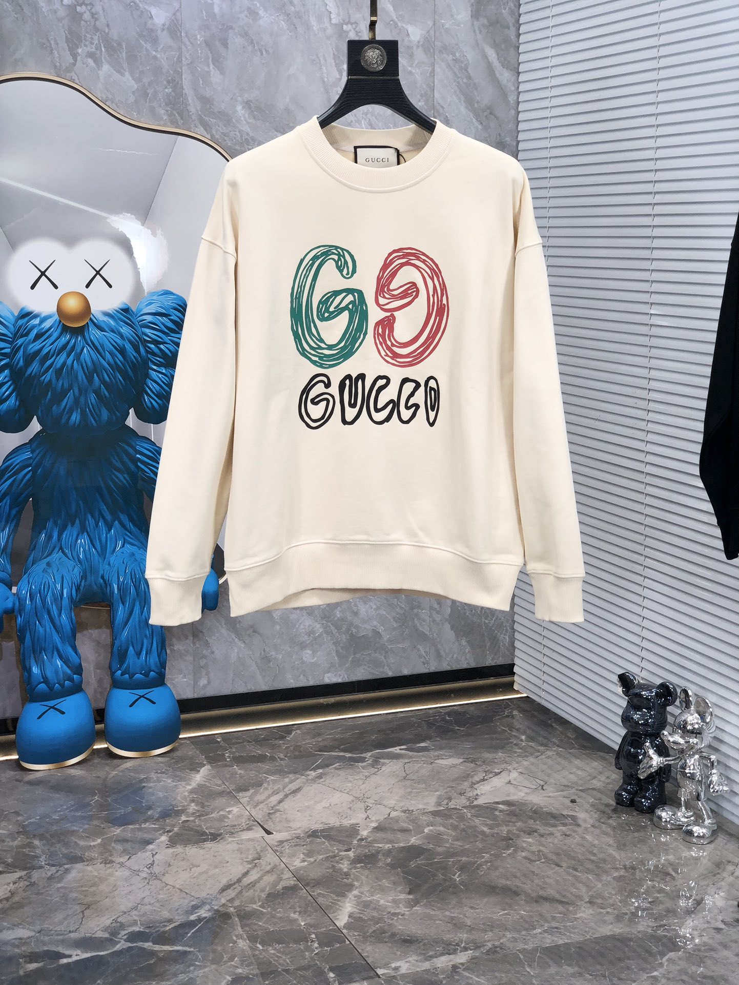 NO:118156,.Gucci.25 new classic round neck sweatshirt with classic logo embellishment, k details cannot be picked, it is of great classiness and luxurious recognition!  Wearing it is comfortable and slim, lazy and casual, especially pleasing to look at. D is suitable for daily wear. The fabric is made of 450g double-strand large terry loop fabric. It feels very comfortable to touch, fashionable and personalized. A super versatile and beautiful sweatshirt.s-xxL.s wear 175/130, gucci, hoodie, sweatshirts, alexander wang19860909.Gucci.25新款经典圆领卫衣 经典标识logo点缀,k细节无法挑剔,极具档次感与奢华辨识度！穿上就是舒适自在又显瘦的存在,慵懒而随性,特别耐看,d适合日常穿着～面料采用450g双股大毛圈面料 手感非常舒服 时尚又个性 超级百搭好看的一款卫衣.s-xxL.s穿175/130,,gucci,hoodie,sweatshirts,alexander wang,Men's clothing