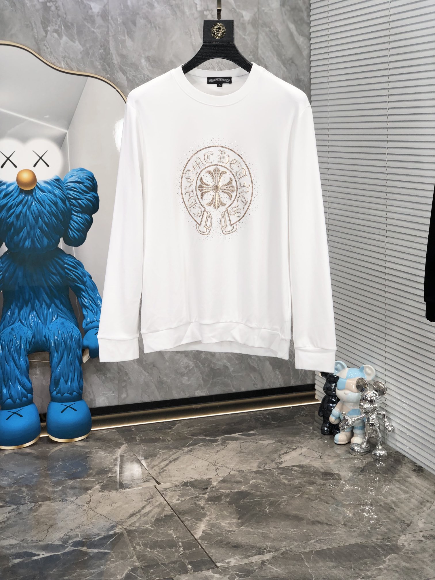 NO:124850,.Croxin. 2025 early spring high-end customization. Latest sweatshirt. High-end exquisite and not exaggerated, fashionable and casual round neck style, customized mulberry silk cotton!  Technology fabric, L custom original thread, extremely high grade, exquisite craftsmanship, handsome upper body, size m-xxxL.m wear 175/130 catties, chrome hearts, hoodie, sweatshirts, alexander wang19860909.克罗心.2025早春高端定制. 最新卫衣.高端精致且不浮夸,d时尚休闲圆领款,定制桑蚕丝棉！科技面料,L定制原版螺纹,档次极高,工艺精湛,上身帅到爆,尺码m-xxxL.m穿175/130斤,,chrome hearts,hoodie,sweatshirts,alexander wang,Men's clothing