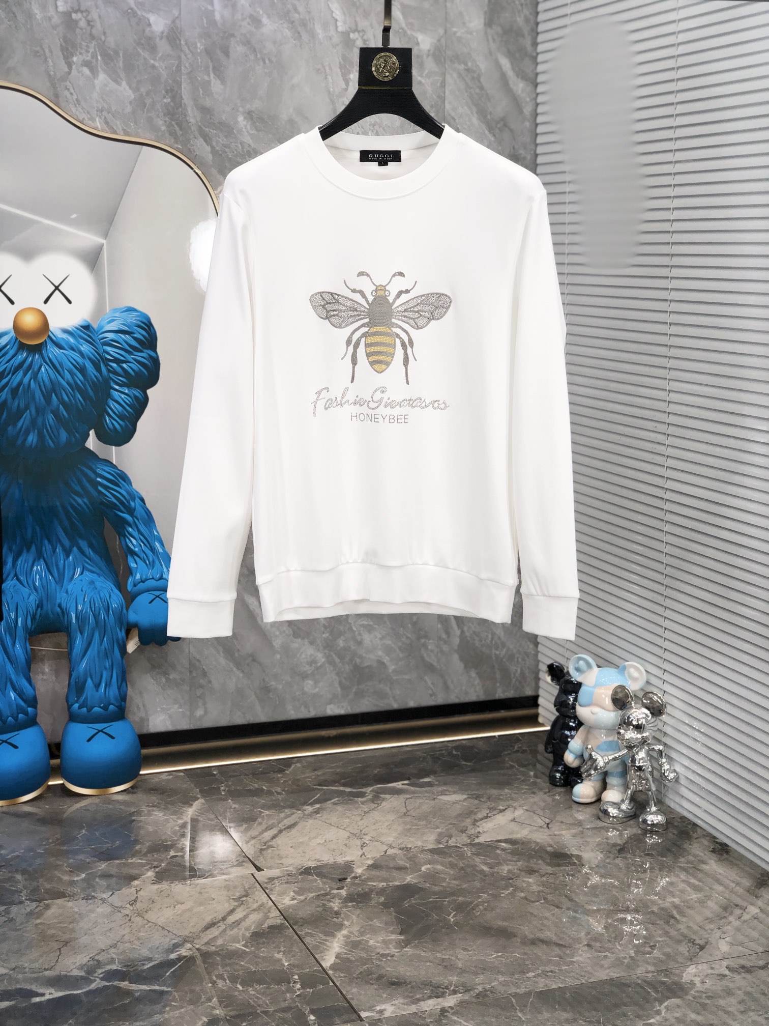 NO:124852,.Gucci.2025 early spring high-end customization. Latest sweatshirt. High-end exquisite and not exaggerated, fashionable and casual round neck style, customized mulberry silk cotton!  Technology fabric, L custom original thread, extremely high grade, exquisite craftsmanship, handsome upper body, size m-xxxL.m wear 175/130 catties, gucci, hoodie, sweatshirts, alexander wang19860909.Gucci.2025早春高端定制. 最新卫衣.高端精致且不浮夸,d时尚休闲圆领款,定制桑蚕丝棉！科技面料,L定制原版螺纹,档次极高,工艺精湛,上身帅到爆,尺码m-xxxL.m穿175/130斤,,gucci,hoodie,sweatshirts,alexander wang,Men's clothing