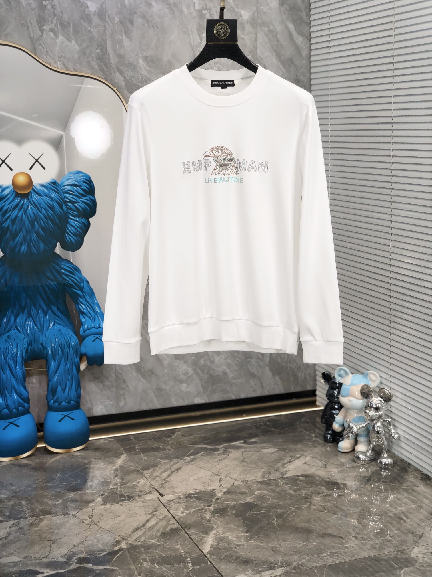 NO:124861,.Amani. 2025 early spring high-end customization. Latest sweatshirt. High-end exquisite and not exaggerated, fashionable and casual round neck style, customized mulberry silk cotton!  Technology fabric, L custom original thread, extremely high grade, exquisite craftsmanship, handsome upper body, size m-xxxL.m wear 175/130 catties, armani, hoodie, sweatshirts, alexander wang19860909.阿玛尼.2025早春高端定制. 最新卫衣.高端精致且不浮夸,d时尚休闲圆领款,定制桑蚕丝棉！科技面料,L定制原版螺纹,档次极高,工艺精湛,上身帅到爆,尺码m-xxxL.m穿175/130斤,,armani,hoodie,sweatshirts,alexander wang,Men's clothing