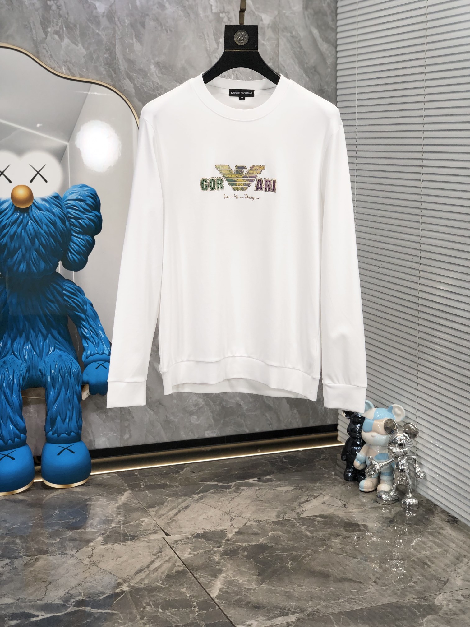 NO:124864,.Amani. 2025 early spring high-end customization. Latest sweatshirt. High-end exquisite and not exaggerated, fashionable and casual round neck style, customized mulberry silk cotton!  Technology fabric, L custom original thread, extremely high grade, exquisite craftsmanship, handsome upper body, size m-xxxL.m wear 175/130 catties, armani, hoodie, sweatshirts, alexander wang19860909.阿玛尼.2025早春高端定制. 最新卫衣.高端精致且不浮夸,d时尚休闲圆领款,定制桑蚕丝棉！科技面料,L定制原版螺纹,档次极高,工艺精湛,上身帅到爆,尺码m-xxxL.m穿175/130斤,,armani,hoodie,sweatshirts,alexander wang,Men's clothing