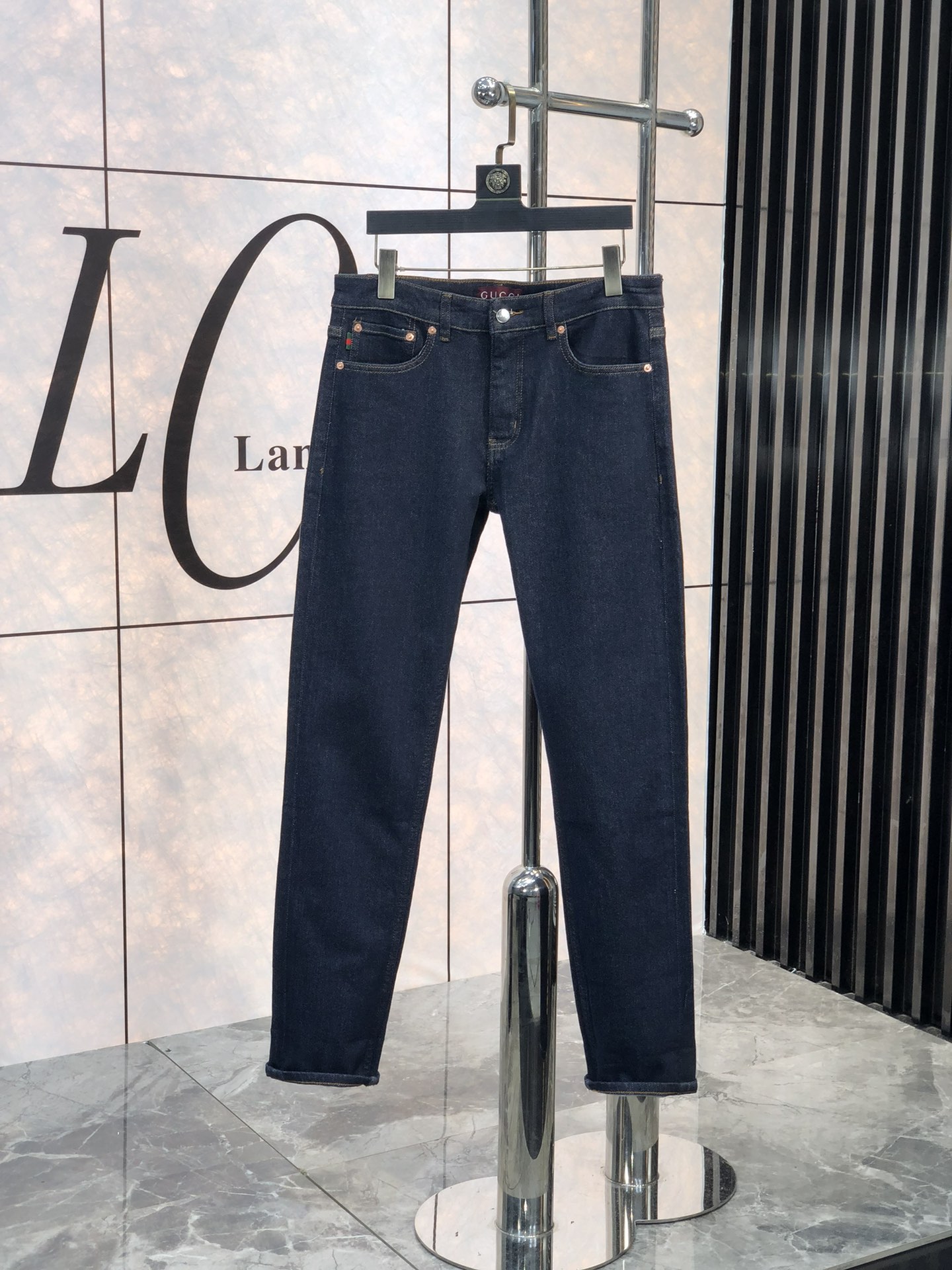 NO:119895,. .Gucci. High-end customization, 25ss early spring latest original jeans are released simultaneously on the counter. Original custom reproduction. Customer-supplied hardware and accessories. Original quality. 6 imported denim fabric heavy-working washing. Fine workmanship and excellent upper body!  Preferred single product FSIZE:29-38, gucci, jeans, alexander wang19860909. .Gucci.高端定制、25ss早春最新款原牛仔裤 柜台同步发售 原版定制复刻 客供五金辅料 原单品质 6进口牛仔面料重工洗水 做工走线精细 上身绝佳！优选单品FSIZE:29-38,,gucci,jeans,alexander wang,Men's clothing