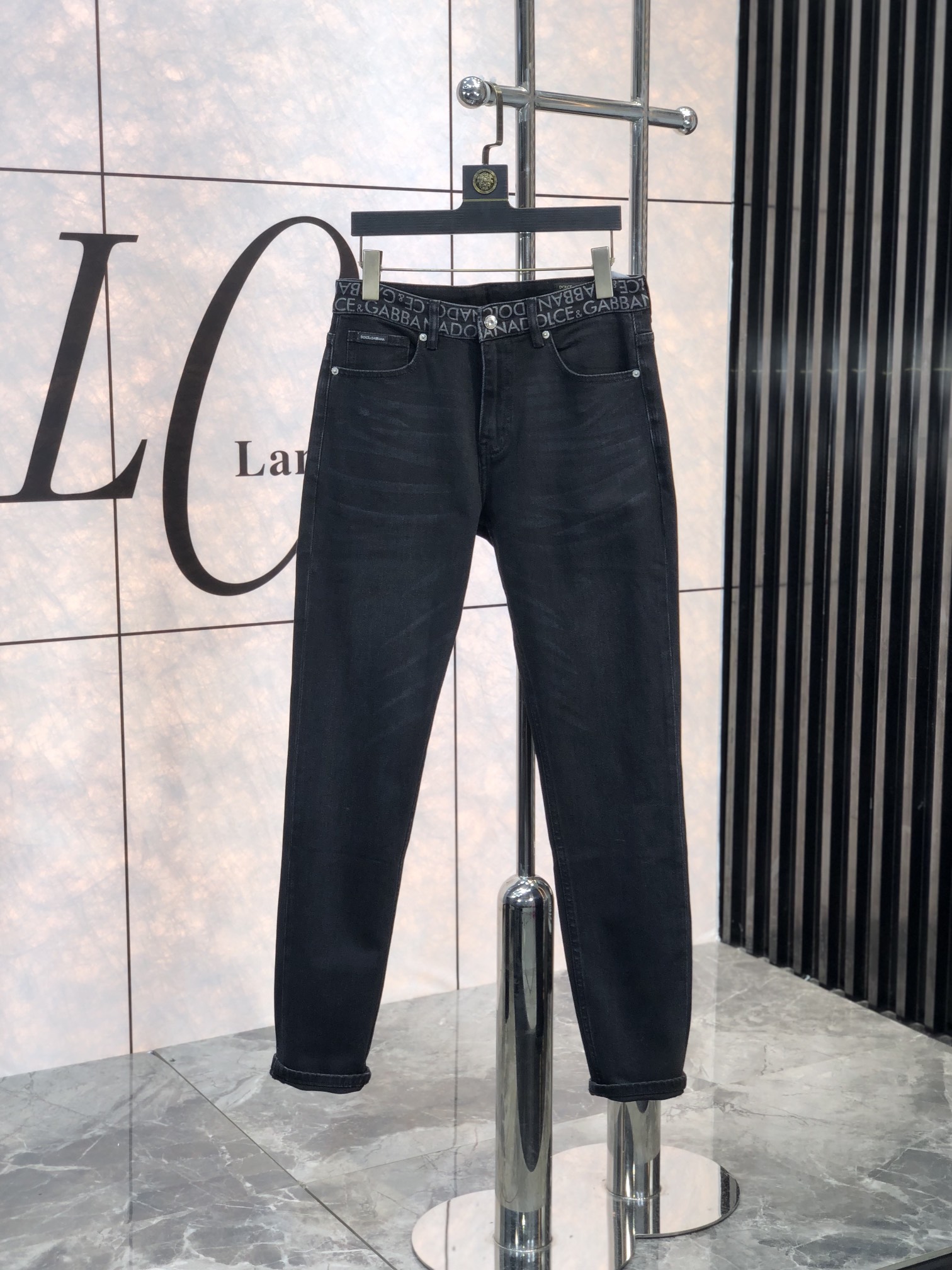 NO:119908,. .D&G. High-end customization, 25ss early spring latest original jeans are released simultaneously on the counter. Original custom reproduction. Customer-supplied hardware and accessories. Original quality. 6 imported denim fabric heavy-working washing. Fine workmanship and excellent upper body!  Preferred single product FSIZE:29-38, Dolce & Gabbana, jeans, alexander wang19860909. .D&G.高端定制、25ss早春最新款原牛仔裤 柜台同步发售 原版定制复刻 客供五金辅料 原单品质 6进口牛仔面料重工洗水 做工走线精细 上身绝佳！优选单品FSIZE:29-38,,Dolce&Gabbana,jeans,alexander wang,Men's clothing