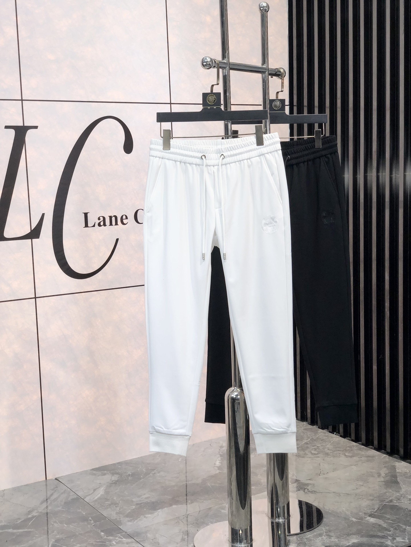 NO:116670,.Hermes. 2025 early spring new casual pants, released simultaneously on the official website, minimalist craftsmanship design of the trouser body, imported customer-supplied auxiliary materials and fabric customization, and s OEM factory produced without inspection!  Every detail is the ultimate, the original hardware accessories are trendy, stylish and handsome, and the trendy ones are essential for trendy people!  Number of code m-4xL.m wear 175/130, hermes, alexander wang19860909.爱马仕.2025早春新品休闲裤,官网同步发售,裤身极简工艺设计,进口客供辅料、面料定制,s代工厂出品免检！每个细节做到极致,原版五金配件,潮范十足、g上身有型帅气,潮人必备单品！码数m-4xL.m穿175/130,,hermes,alexander wang,Men's clothing