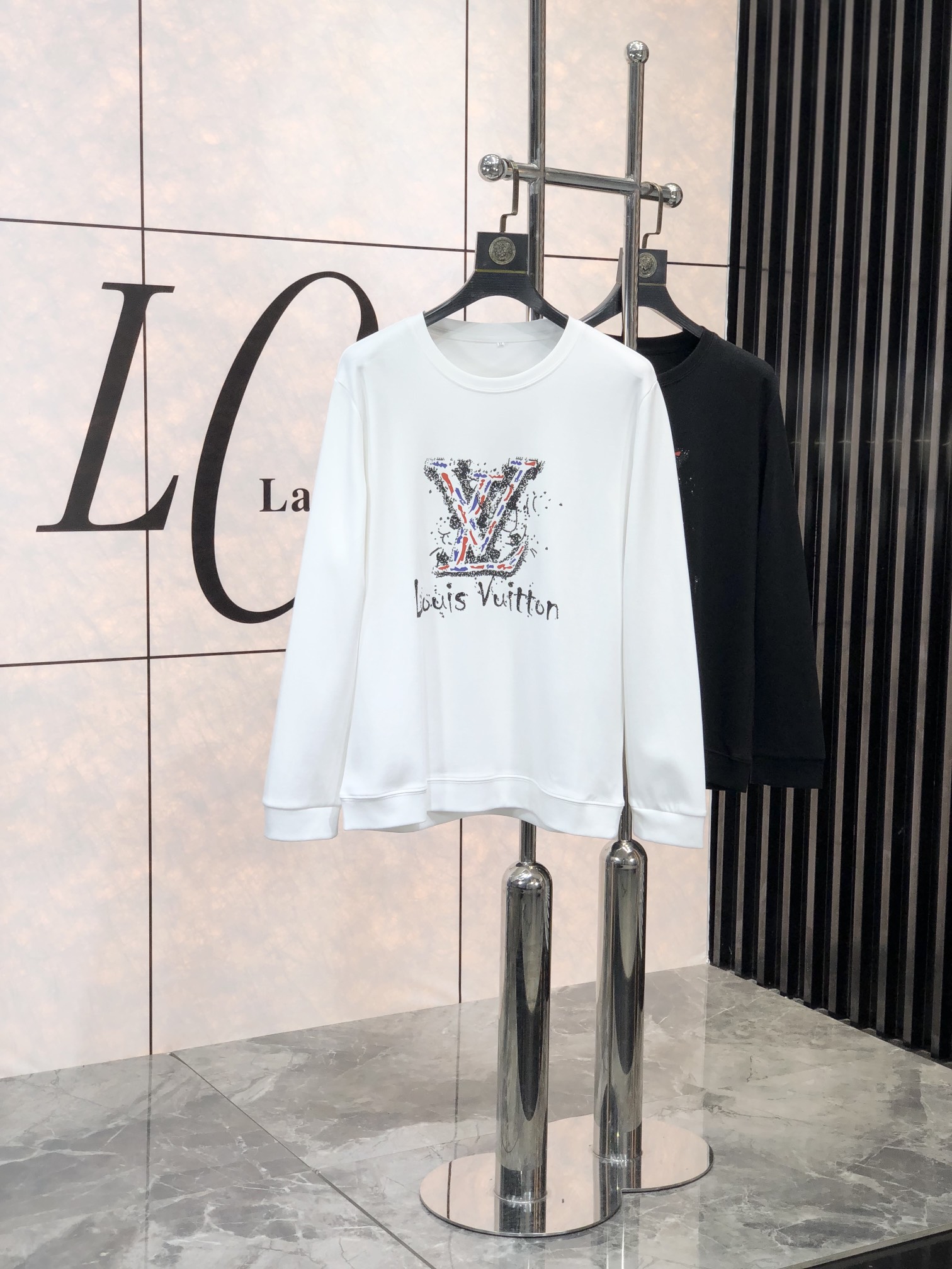 NO:118177,. .Lv. High-end customization 25FW early spring new round neck sweatshirt. A carefully designed exclusive and series that combines comfort and exquisiteness to enhance your dress style this early spring. Original sweatshirt fabric. This series includes comfortable and warm, 1f classic fashion line. Sleeve streamlined cut practical and versatile, extremely high-end luxury. Number m-4xL.m wear 175/125 catties (be sure to report height and weight to place an order),,louis vuitton,hoodie,sweatshirts,alexander wang19860909. .Lv.高端定制 25FW早春新款圆领卫衣 精心设计、兼具舒适性和精致感的专属和系列,提升您这个早春的着装格调.原版卫衣面料.该系列包含舒适保暖、1f经典时尚一线 袖子流线型裁剪 实用百搭 极具高端奢华感 码数m-4xL.m穿175/125斤（下单一定要报身高体重）,,louis vuitton,hoodie,sweatshirts,alexander wang,Men's clothing