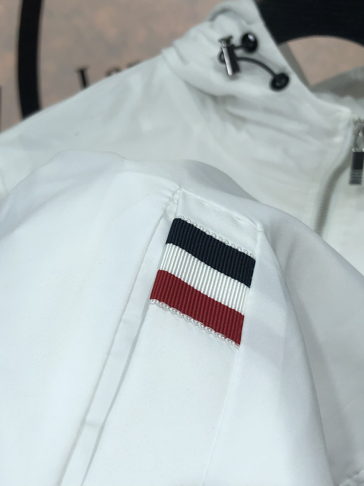。TB。新品发售夹克外套，休闲日常穿搭！上身修饰身形、将时装美学和新都市商务休闲概念完美融合，通体将意式
