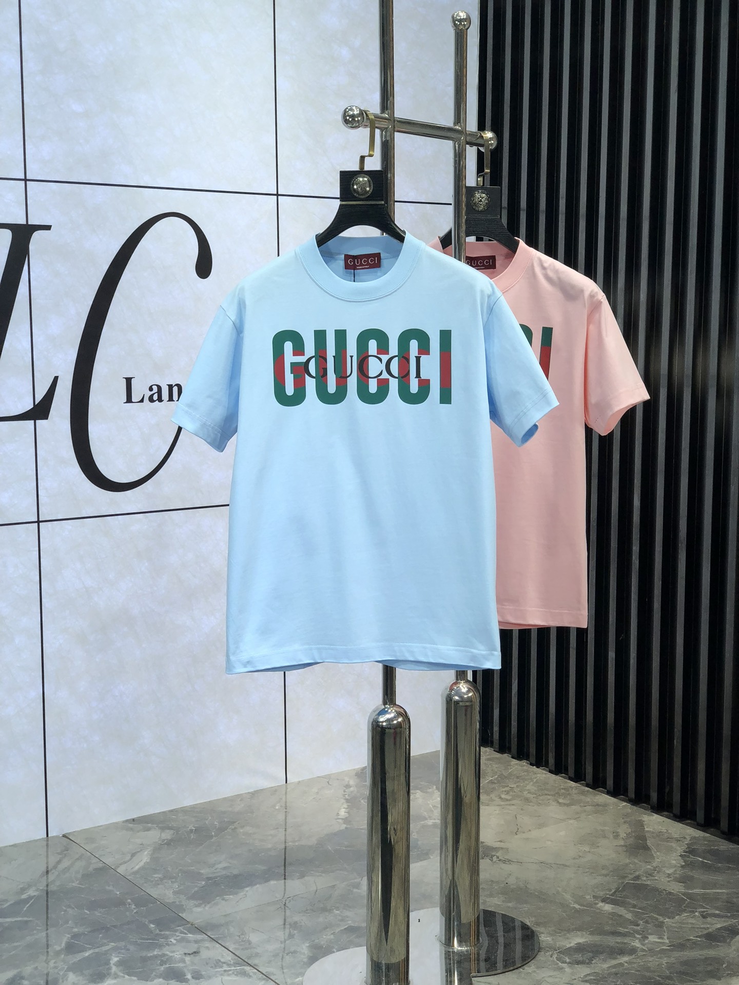 NO:119897,. .Gucci.2025 new pure cotton latest and top version simple letter logo pattern style trendy short sleeves, short sleeve top quality counter original single short sleeves, top production process imported fabric, 1r counter model unique design, using imported high-end customized fabrics for sale on the official website!  Count s-xxL.s wear 175/130, gucci, T-shirt, alexander wang19860909. .Gucci.2025新款纯棉最新最顶级版本简约字母logo图案款潮流短袖,短袖最顶级的品质专柜原单短袖,顶级制作工艺进口面料,1r专柜款独特设计,采用进口高端订制面料官网在售！码数s-xxL.s穿175/130,,gucci,T-shirt,alexander wang,Men's clothing