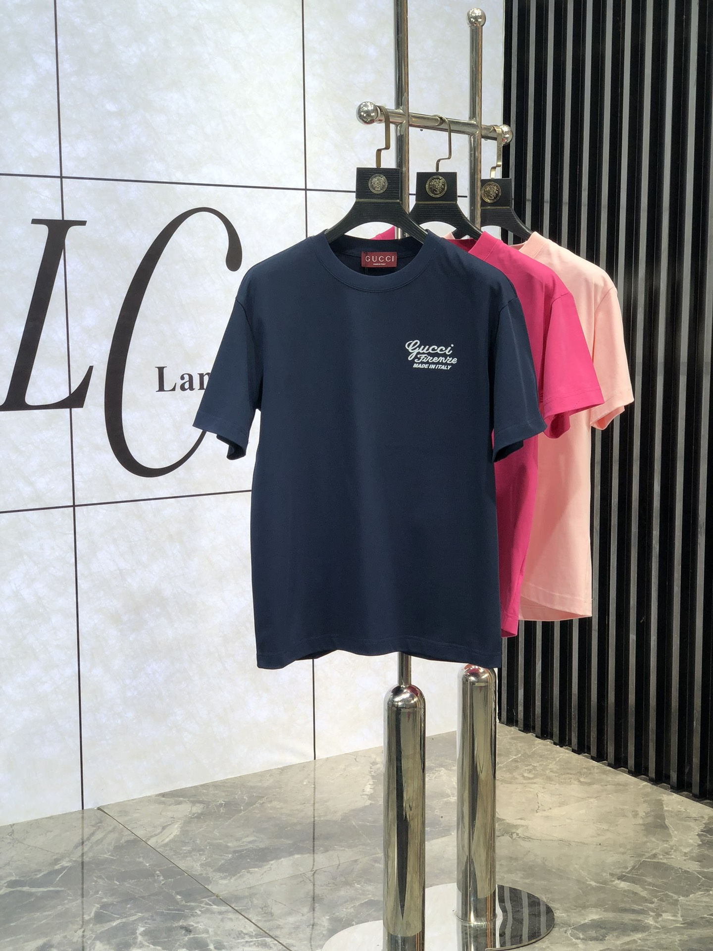 NO:119903,. .Gucci.2025 new pure cotton latest and top version simple letter logo pattern style trendy short sleeves, short sleeve top quality counter original single short sleeves, top production process imported fabric, 1r counter model unique design, using imported high-end customized fabrics for sale on the official website!  Count s-xxL.s wear 175/130, gucci, T-shirt, alexander wang19860909. .Gucci.2025新款纯棉最新最顶级版本简约字母logo图案款潮流短袖,短袖最顶级的品质专柜原单短袖,顶级制作工艺进口面料,1r专柜款独特设计,采用进口高端订制面料官网在售！码数s-xxL.s穿175/130,,gucci,T-shirt,alexander wang,Men's clothing