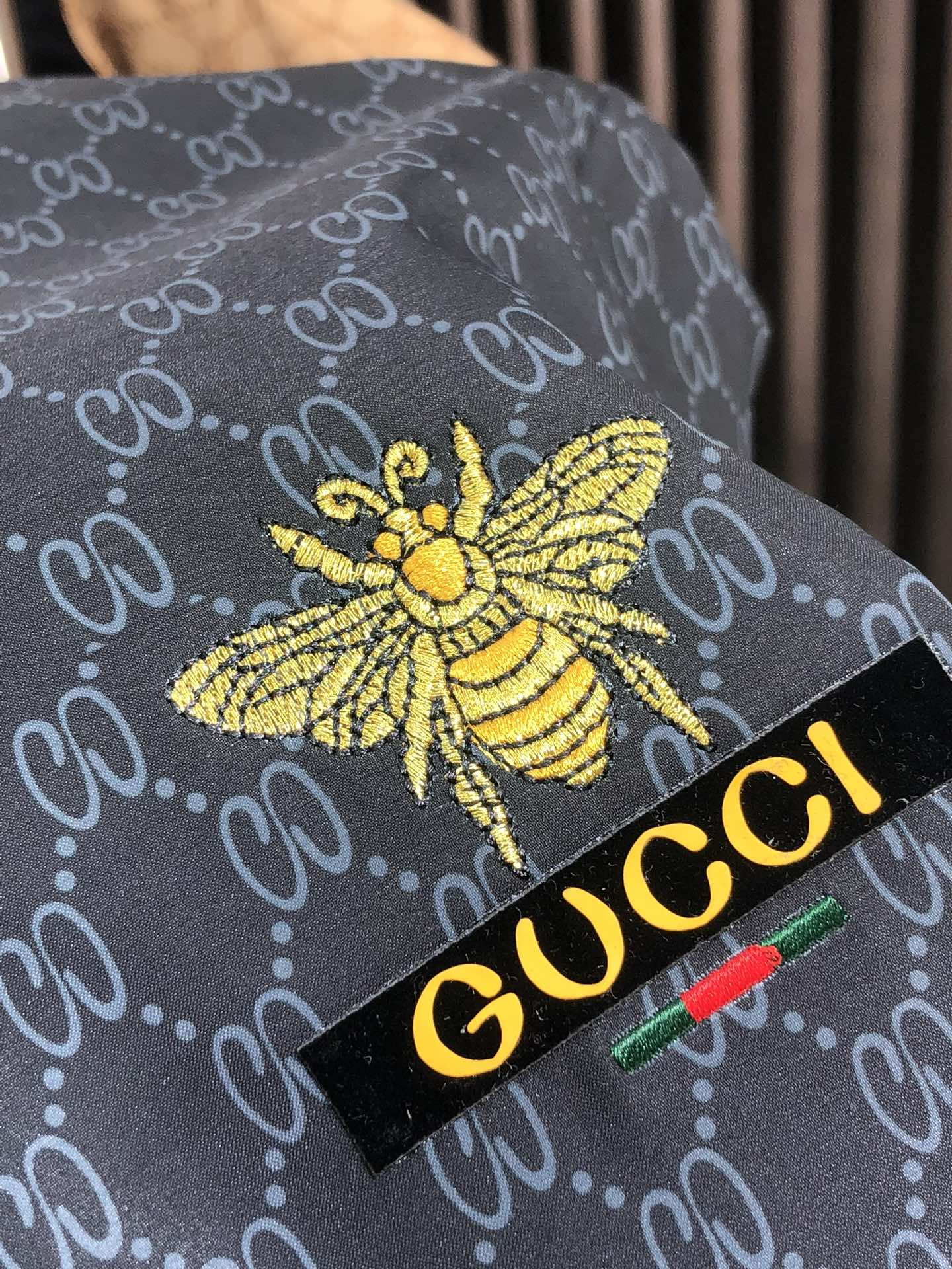 。Gucci。新品发售夹克外套，休闲日常穿搭！上身修饰身形、将时装美学和新都市商务休闲概念完美融合，通体