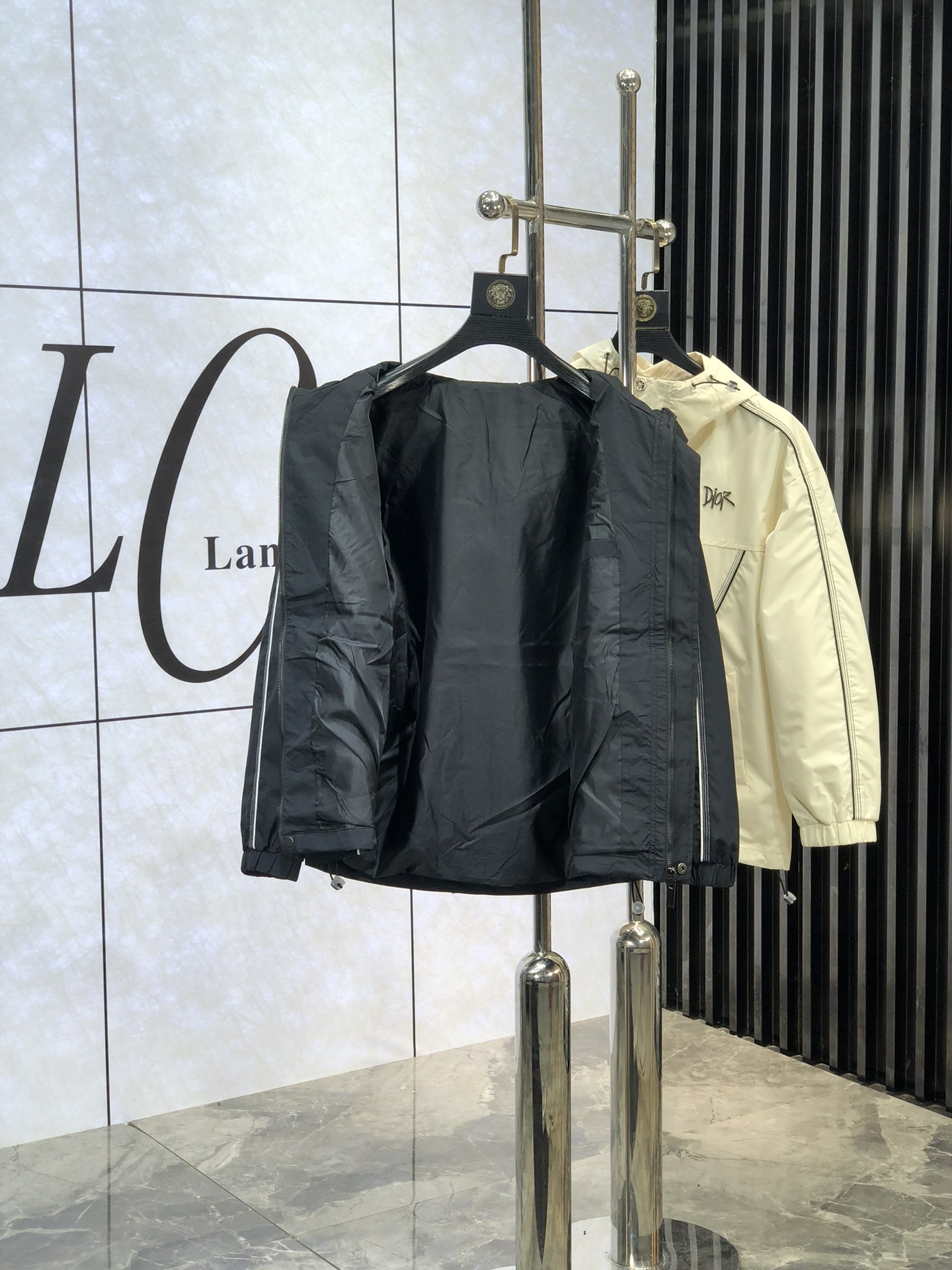 。Dior。新品发售夹克外套，休闲日常穿搭！上身修饰身形、将时装美学和新都市商务休闲概念完美融合，通体将