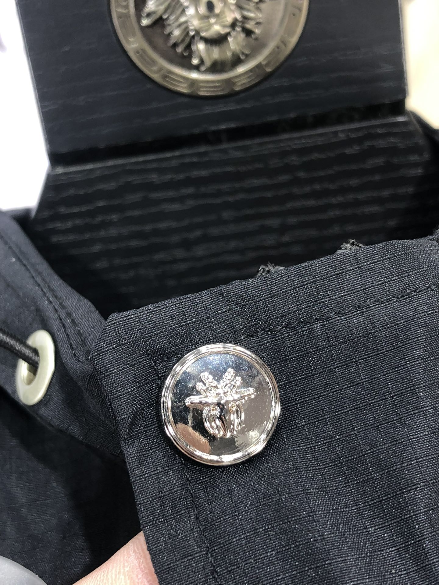 。Dior。新品发售夹克外套，休闲日常穿搭！上身修饰身形、将时装美学和新都市商务休闲概念完美融合，通体将