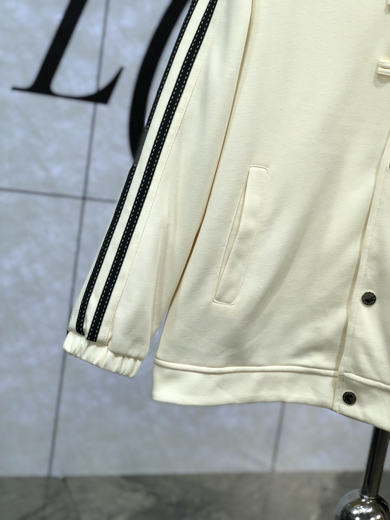 。D&G。新品发售夹克外套，休闲日常穿搭！上身修饰身形、将时装美学和新都市商务休闲概念完美融合，通体将意