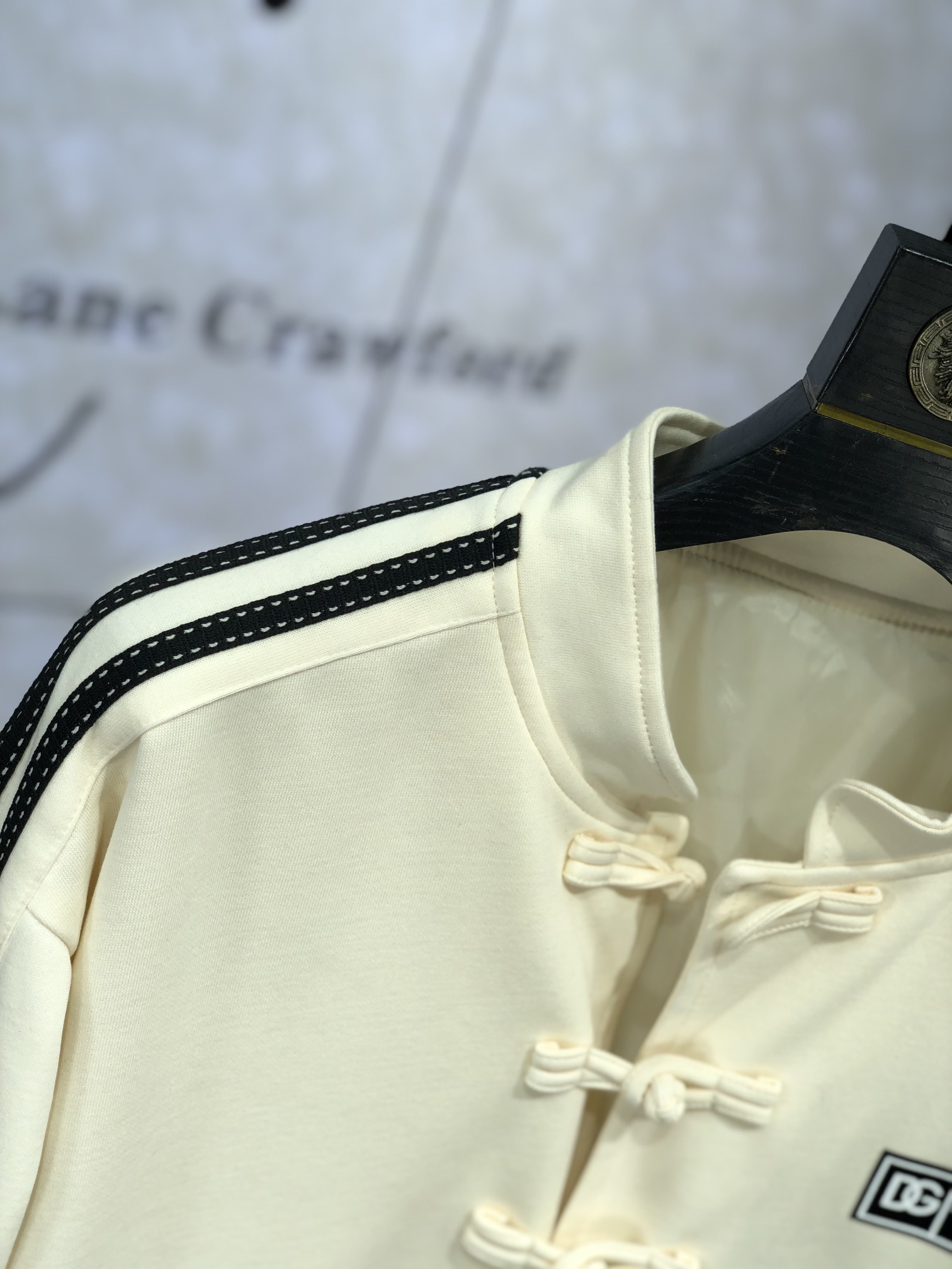 。D&G。新品发售夹克外套，休闲日常穿搭！上身修饰身形、将时装美学和新都市商务休闲概念完美融合，通体将意