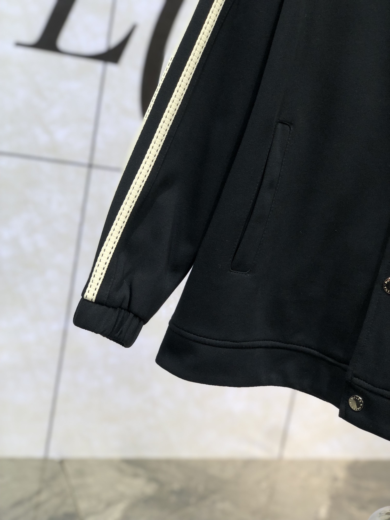 。D&G。新品发售夹克外套，休闲日常穿搭！上身修饰身形、将时装美学和新都市商务休闲概念完美融合，通体将意