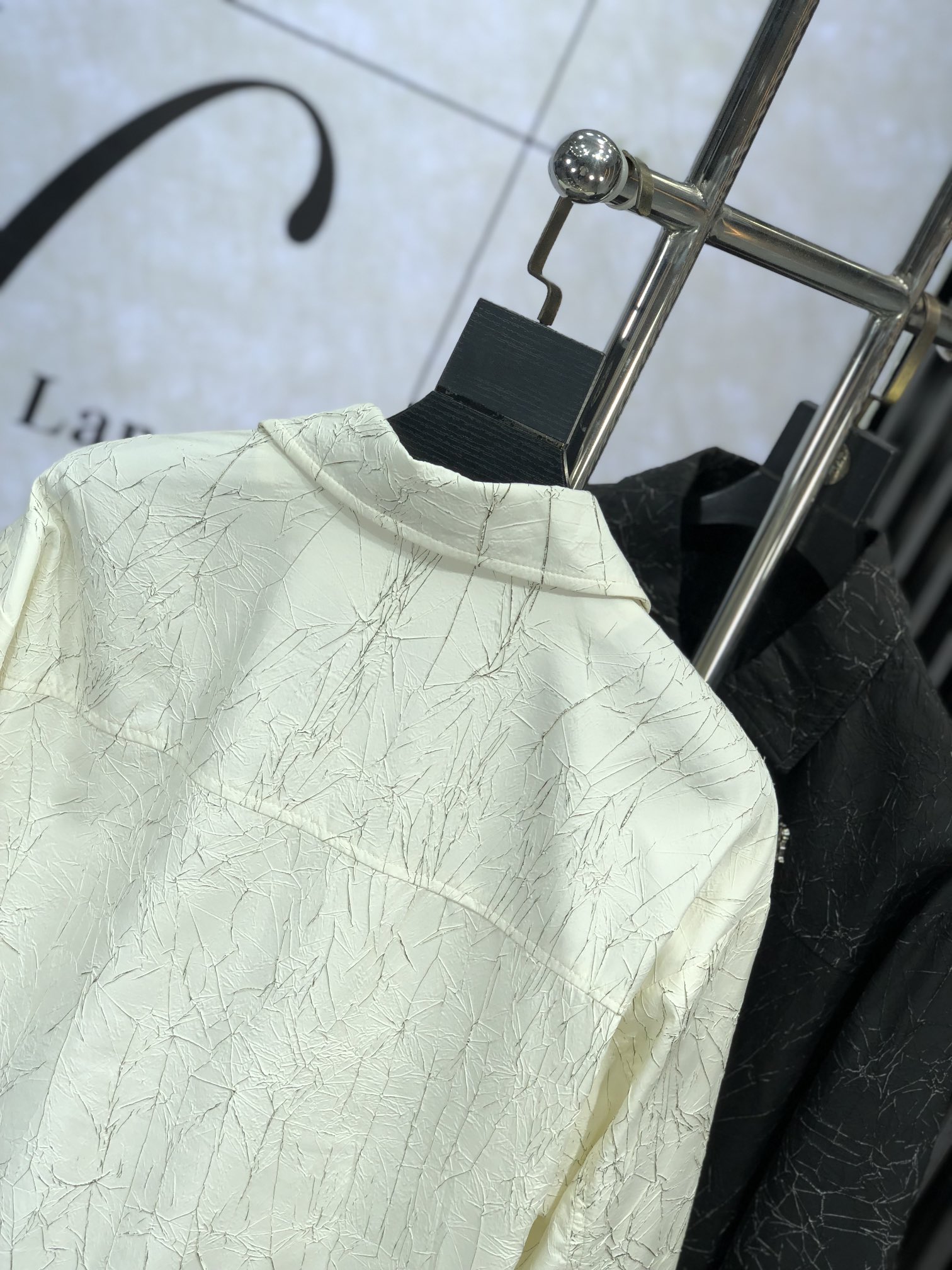 。Dior 。新品发售夹克外套，休闲日常穿搭！上身修饰身形、将时装美学和新都市商务休闲概念完美融合，通体