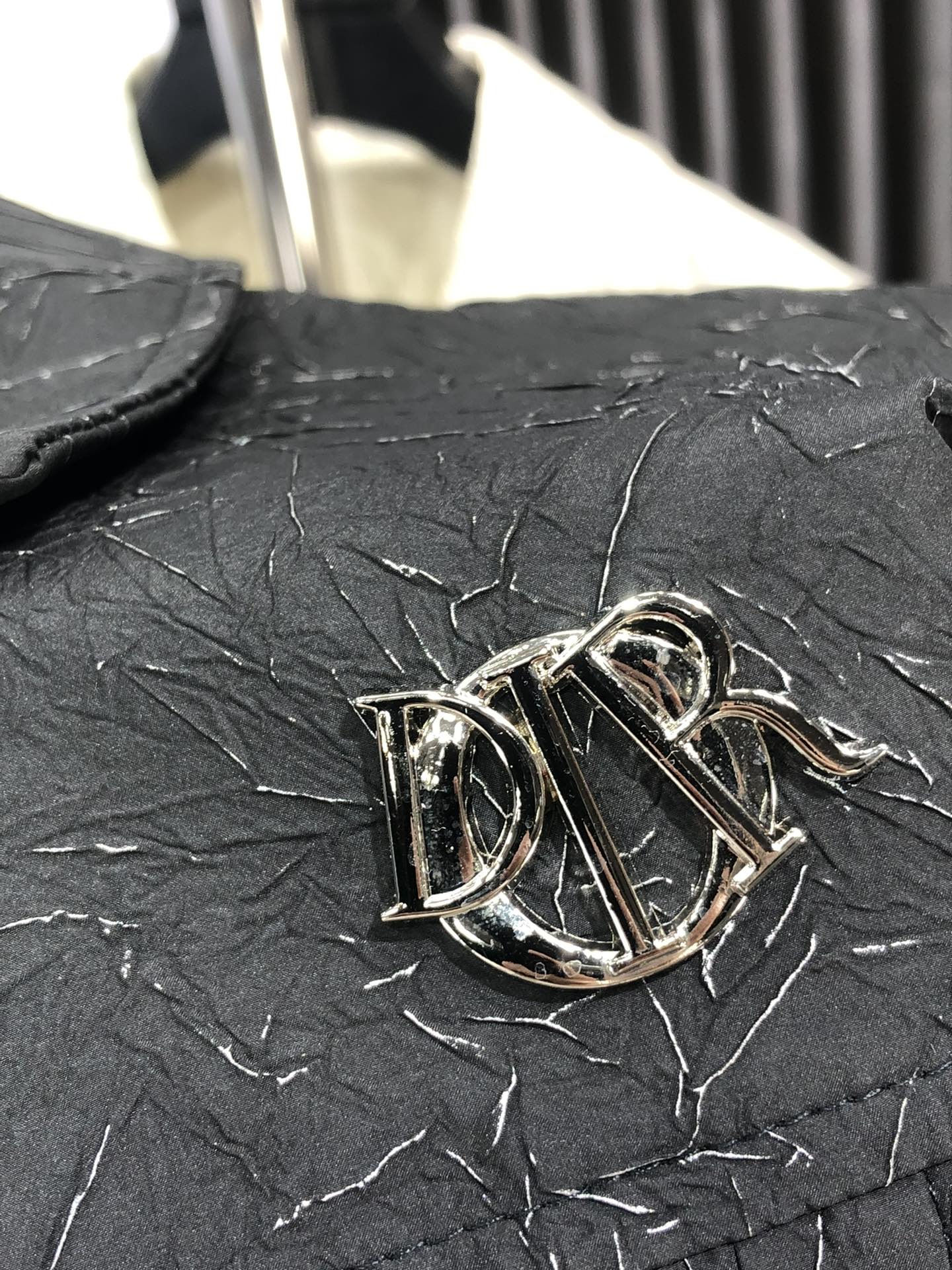 。Dior。新品发售夹克外套，休闲日常穿搭！上身修饰身形、将时装美学和新都市商务休闲概念完美融合，通体将
