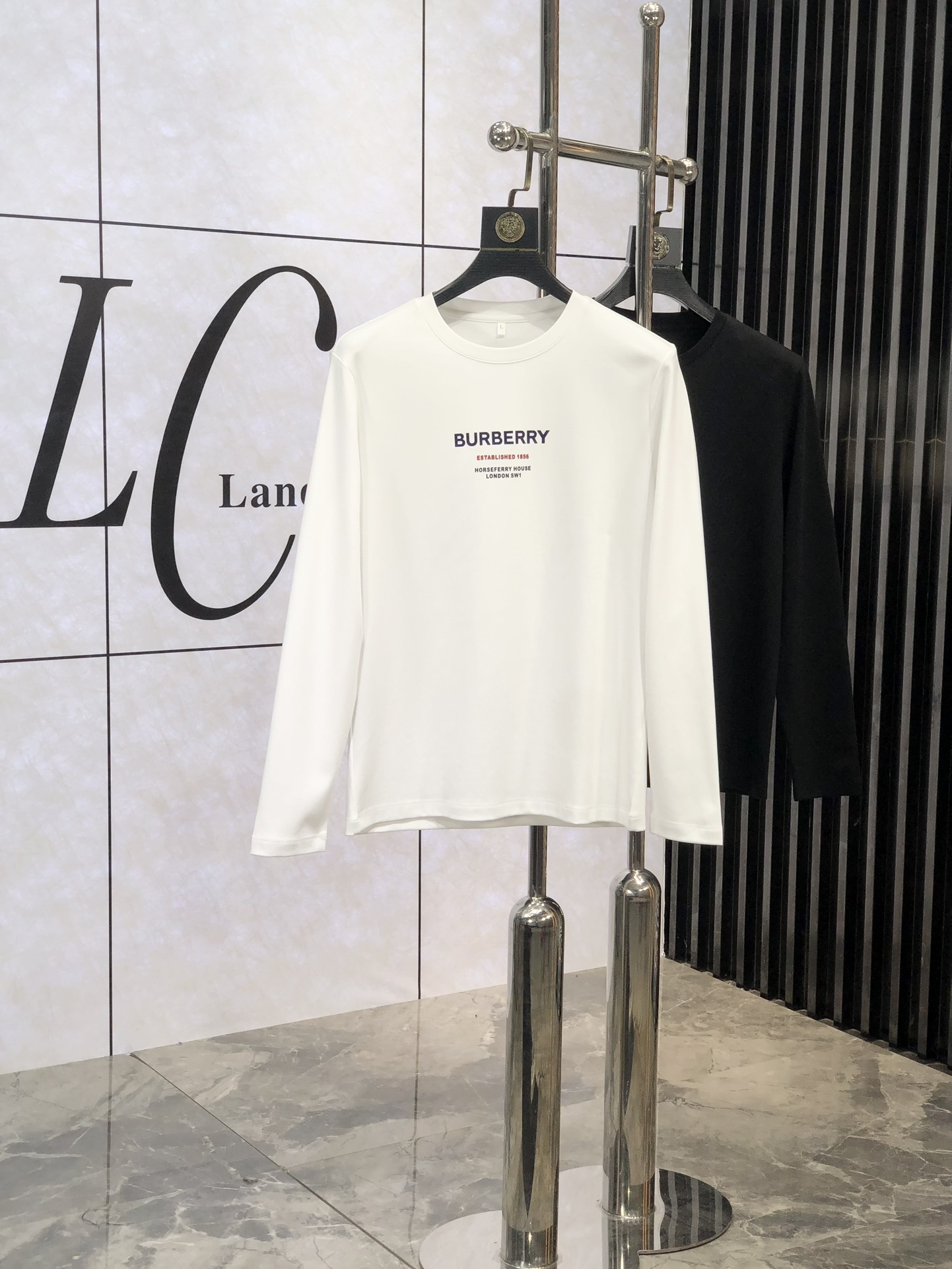 NO:119881,..Burberry. Wear 200 kilograms. High-end quality. 25SS early spring new base sweatshirt. It uses jade silk cotton. 1f with high quality. It has moderate thickness and elasticity. High comfort. Wash and wear-resistant. Autumn items. Winter base products. Be sure to have two pieces for spare. Special recommendations from relatives and friends. Gifts are also the best choice!  Count.m-5xL.L wears 175/130 catties, burberry, hoodie, sweatshirts, alexander wang19860909..巴宝莉.穿200斤.高端品质 25SS早春新品打底卫衣 采用玉蚕丝棉 1f质量杠杠的 厚度弹性适中 舒适性高 耐洗耐穿 秋季单品 冬季打底佳品 务必人手两件备用 亲戚好友特别推荐款 送礼也是最佳选择！ 码数.m-5xL.L穿175/130斤,,burberry,hoodie,sweatshirts,alexander wang,Men's clothing