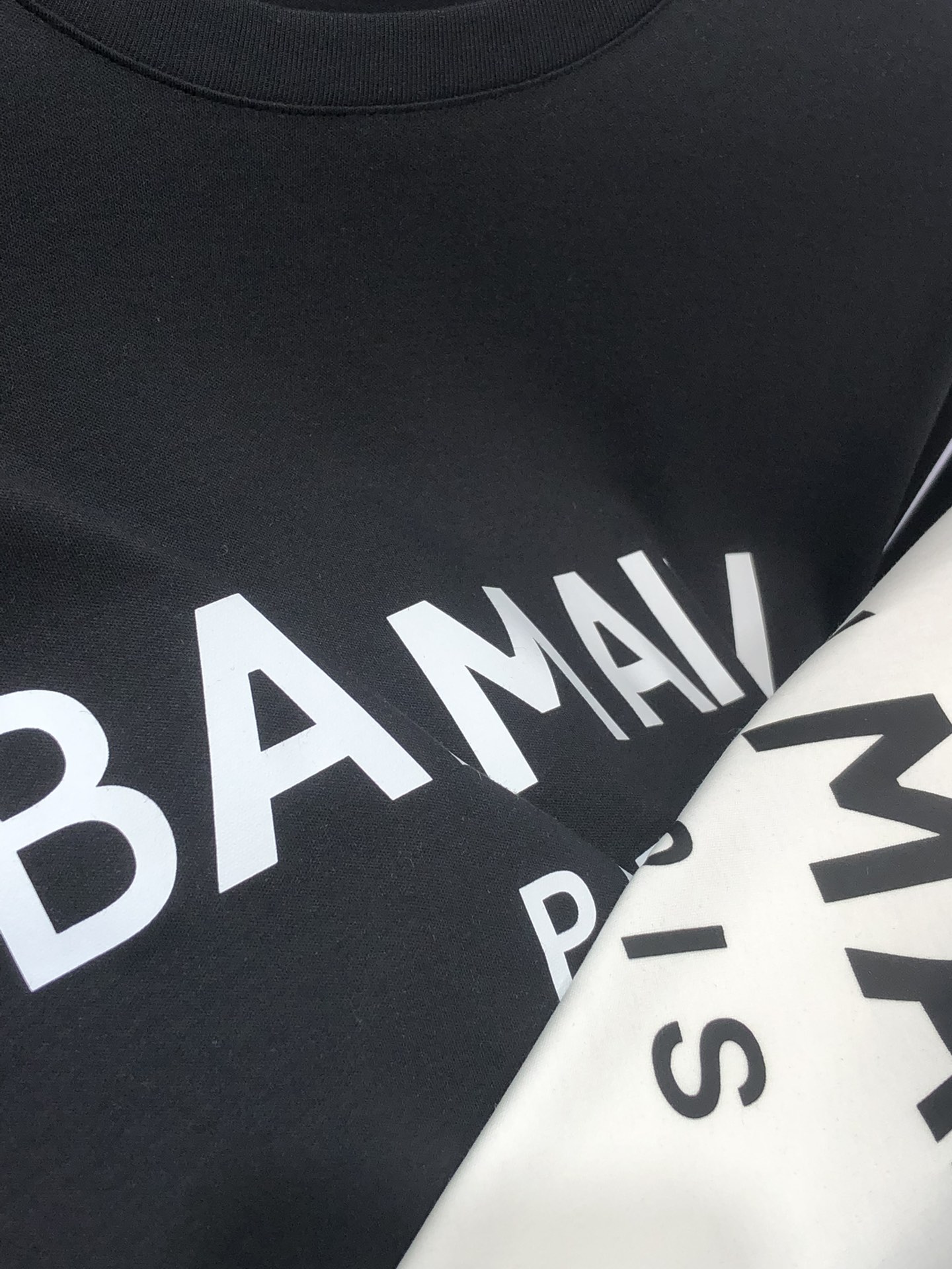 。巴尔曼。高端品质 秋冬新品打底卫衣
采用24年🔥🔥🔥克重300g人棉 3质量杠杠的          