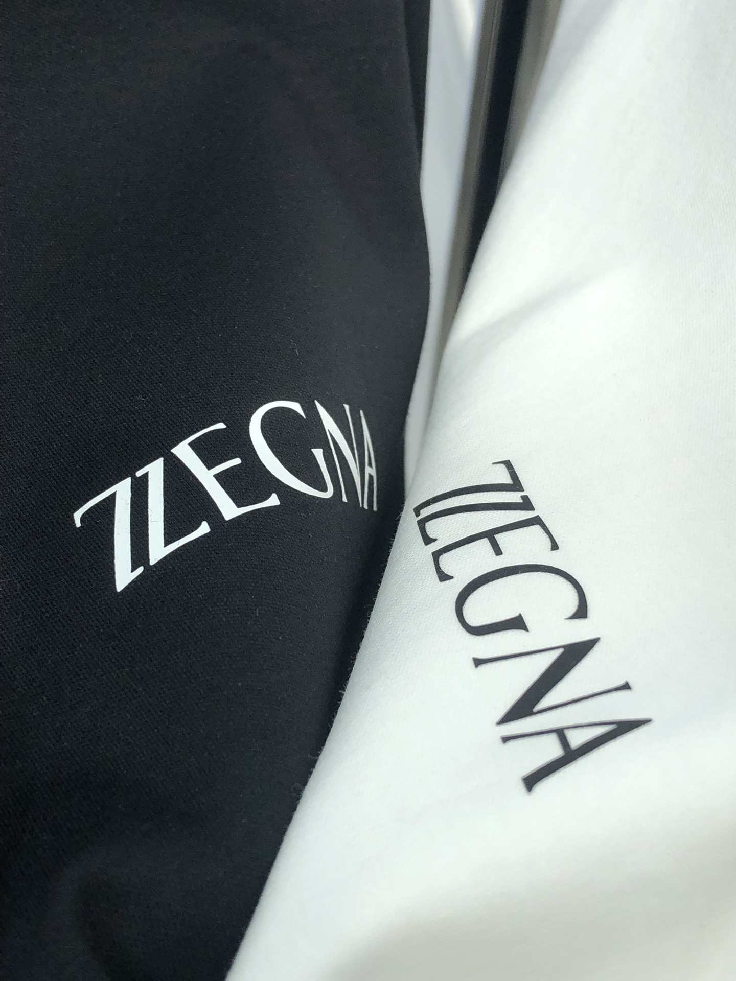 。杰尼亚 。高端品质 秋冬新品打底卫衣
采用24年🔥🔥🔥克重300g人棉 3质量杠杠的         