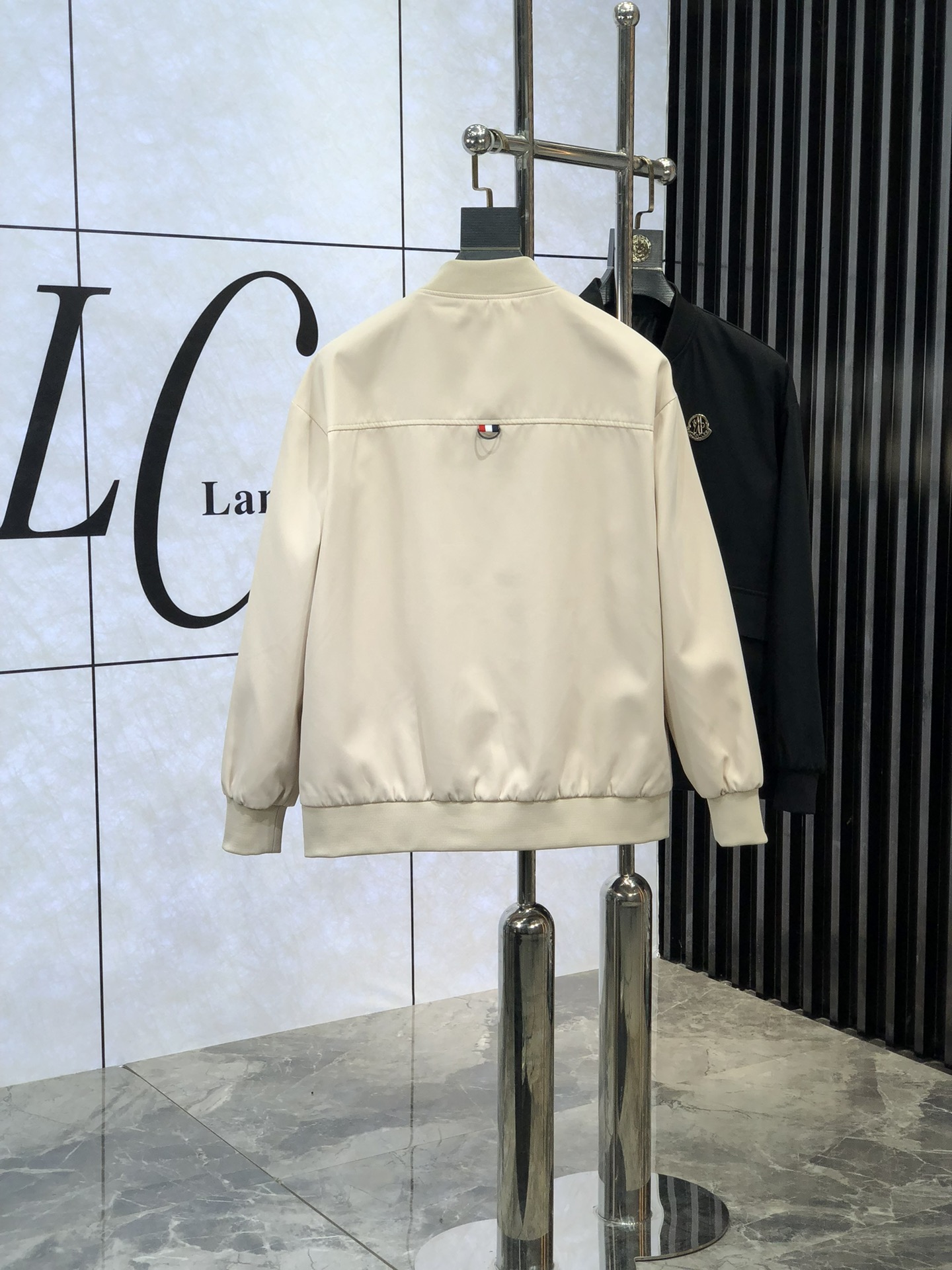 。蒙口。新品发售夹克外套，休闲日常穿搭！上身修饰身形、将时装美学和新都市商务休闲概念完美融合，通体将意式