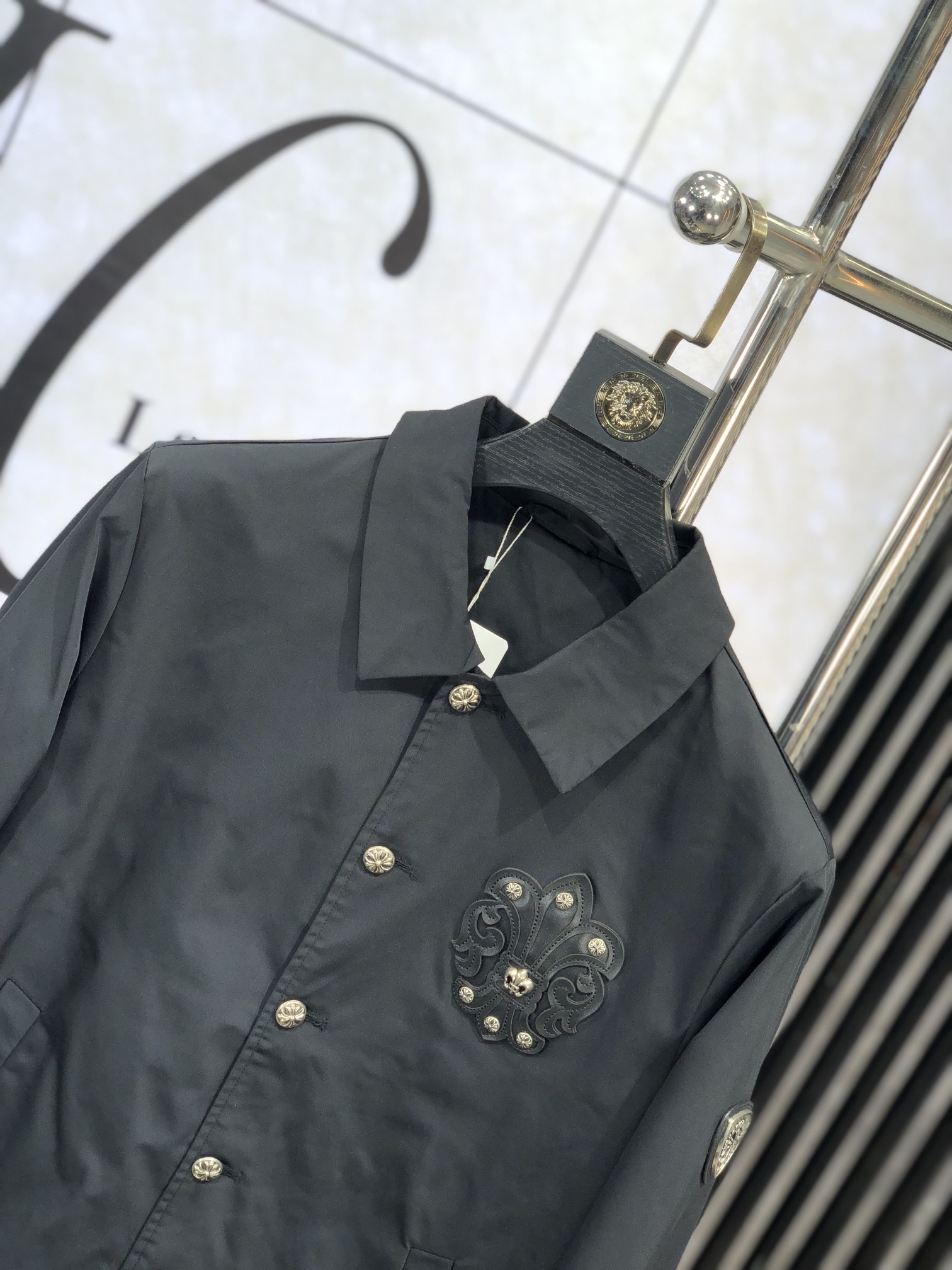 。克罗心。新品发售夹克外套，休闲日常穿搭！上身修饰身形、将时装美学和新都市商务休闲概念完美融合，通体将意