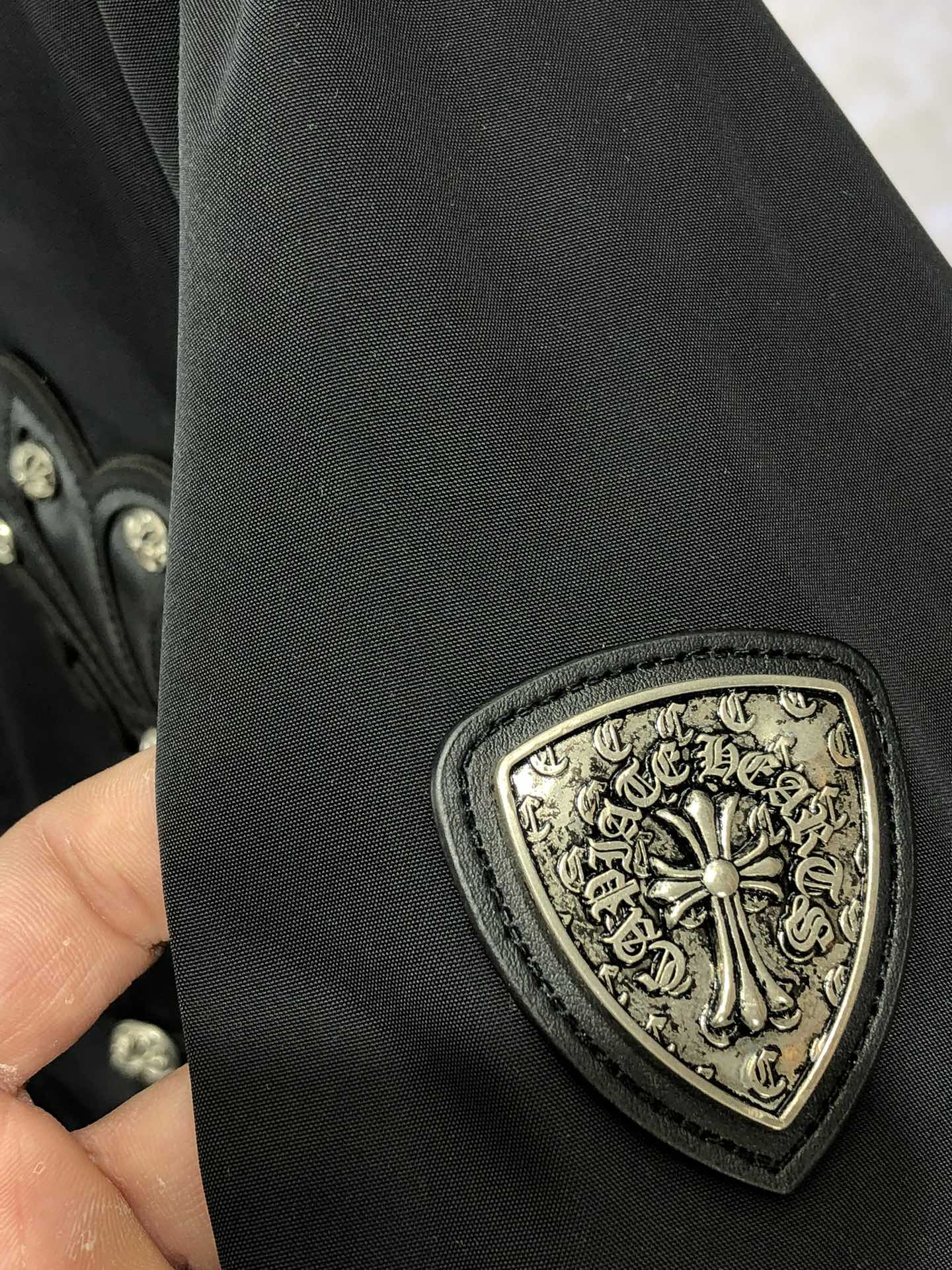 。克罗心。新品发售夹克外套，休闲日常穿搭！上身修饰身形、将时装美学和新都市商务休闲概念完美融合，通体将意
