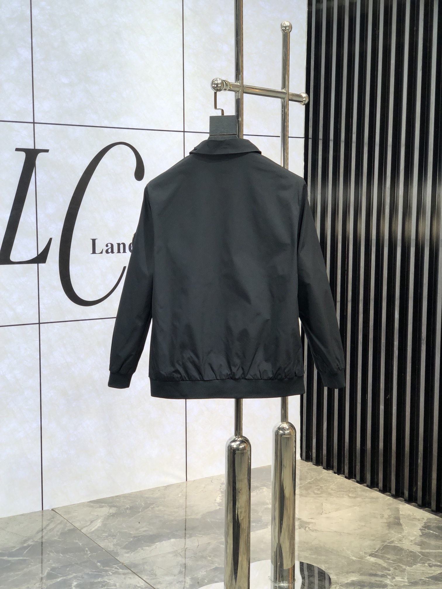。克罗心。新品发售夹克外套，休闲日常穿搭！上身修饰身形、将时装美学和新都市商务休闲概念完美融合，通体将意