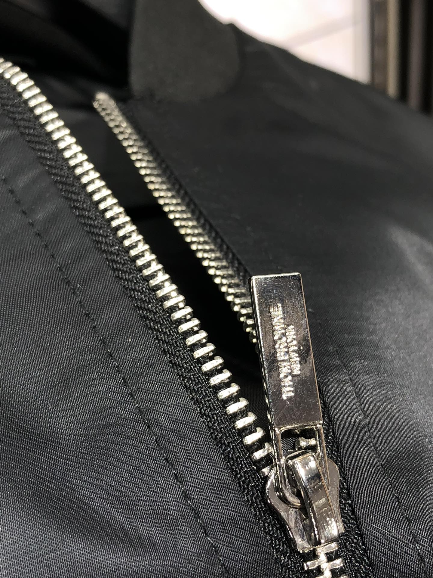 。TB。新品发售夹克外套，休闲日常穿搭！上身修饰身形、将时装美学和新都市商务休闲概念完美融合，通体将意式