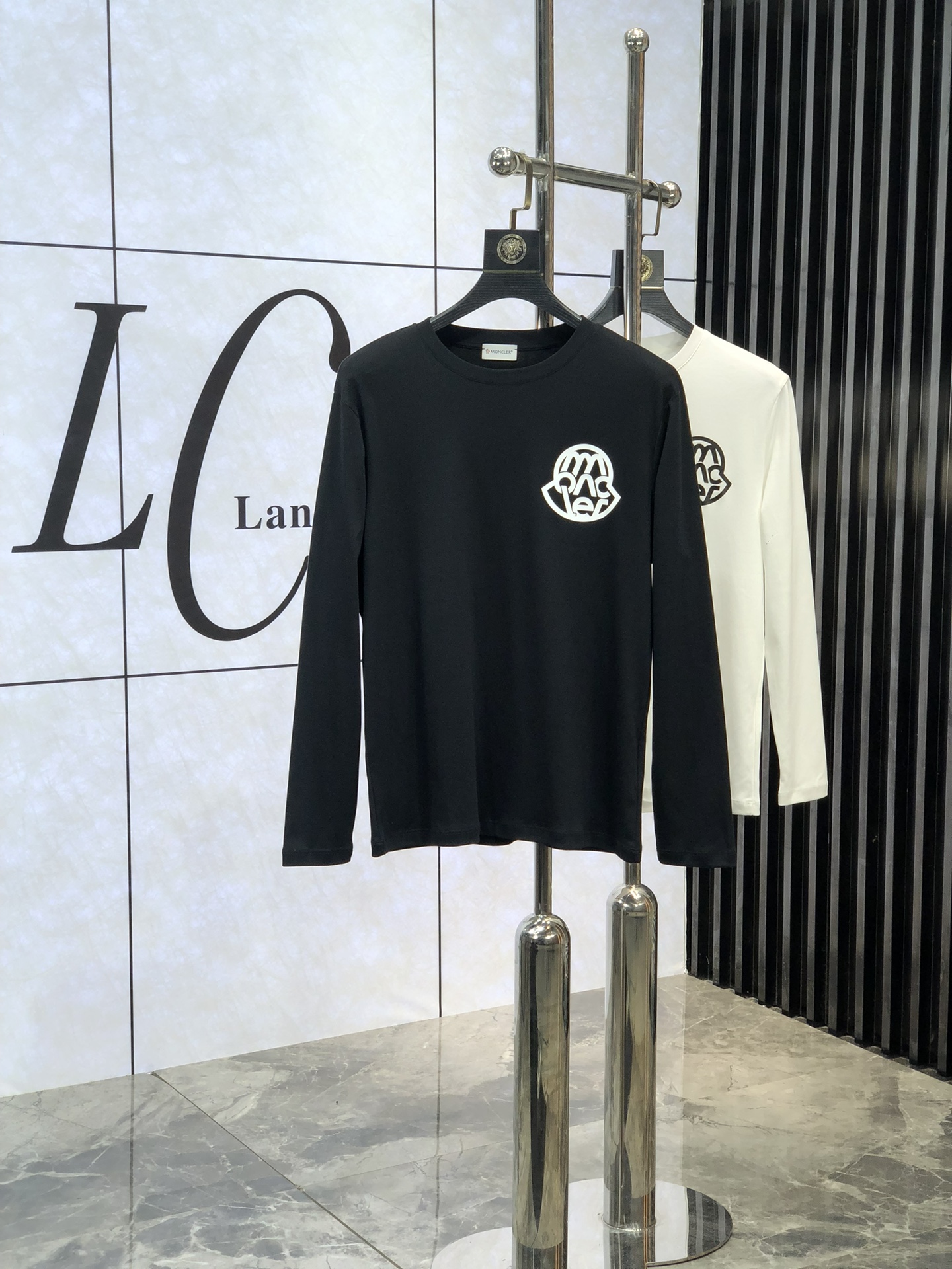 NO:116662,..The mask.High-end quality 25SS early spring new base sweatshirt uses 25 grams of 300g cotton, 3 quality, moderate thickness, high comfort, washable and durable, autumn items, good winter base products, must be spare for two pieces. Special recommendations from relatives and friends, gifts are also the best choice!  Count.m-xxxL.m wear 175/130 catties, Moncler, hoodie, sweatshirts, alexander wang19860909..蒙口.高端品质 25SS早春新品打底卫衣 采用25年克重300g人棉 3质量杠杠的 厚度弹性适中 舒适性高 耐洗耐穿 秋季单品 冬季打底佳品 务必人手两件备用 亲戚好友特别推荐款 送礼也是最佳选择！ 码数.m-xxxL.m穿175/130斤,,Moncler,hoodie,sweatshirts,alexander wang,Men's clothing