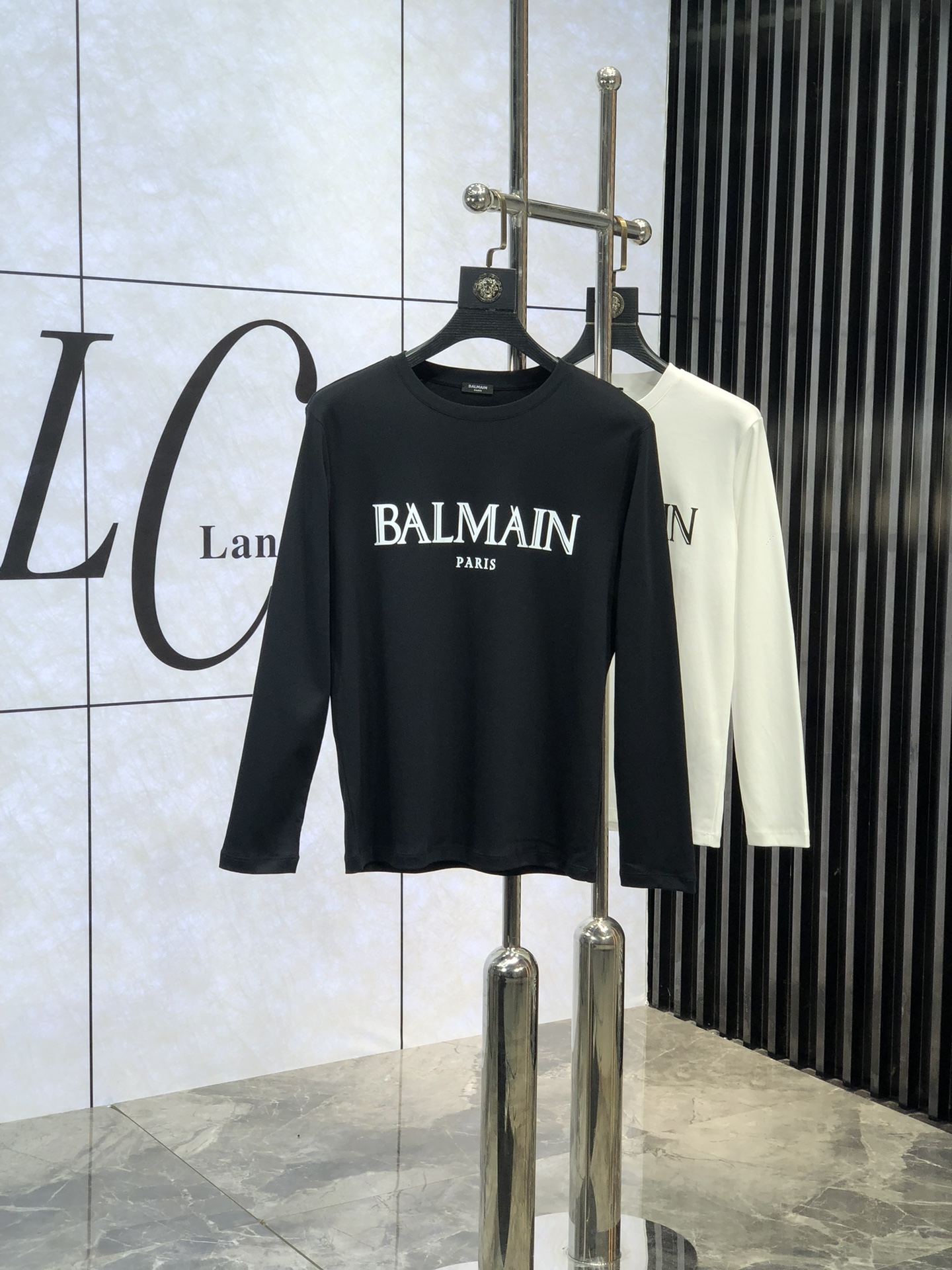NO:116657,..Balmain.High-end quality 25SS early spring new base sweatshirt uses 25-year-old weight 300g cotton 3 quality 3 moderate thickness elasticity, high comfort, wash-resistant and wearable. Autumn items, winter base products, must be spare for two pieces. Special recommendations from relatives and friends. Gifts are also the best choice!  Count.m-xxxL.m wear 175/130 catties, balmain, hoodie, sweatshirts, alexander wang19860909..巴尔曼.高端品质 25SS早春新品打底卫衣 采用25年克重300g人棉 3质量杠杠的 厚度弹性适中 舒适性高 耐洗耐穿 秋季单品 冬季打底佳品 务必人手两件备用 亲戚好友特别推荐款 送礼也是最佳选择！ 码数.m-xxxL.m穿175/130斤,,balmain,hoodie,sweatshirts,alexander wang,Men's clothing