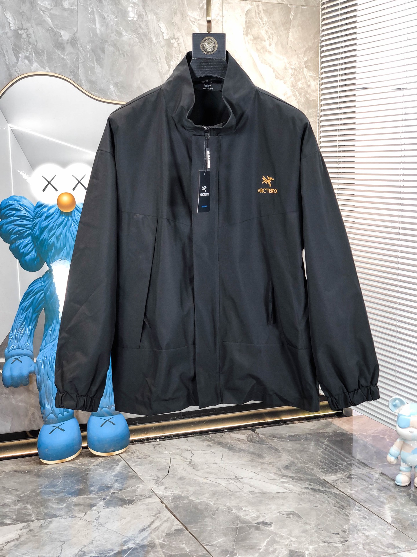 NO:758970,. . Arc'teryx. 26 early spring new product launch jacket, casual daily wear!  The upper body modifies the body shape, perfectly integrating fashion aesthetics and new urban business and leisure concepts. The whole body interprets the Italian minimalist, capable and outdoor functional style to the extreme. It is both solemn and harmonious, creating a unique styling item. The overall outline tends to be simple style. 88's rather individual and yuppie detail processing enriches the overall vision. The wardrobe is perfect for business and leisure and has a high attendance rate!  It's something you can meet but can't ask for!  Size m-3XL m wears 175/130,arc'teryx,jackets & coats,jackets & coats,19860909. .始祖鸟.26早春新品发售夹克外套,休闲日常穿搭！上身修饰身形、将时装美学和新都市商务休闲概念完美融合,通体将意式的极简、干练和户外功能性风格极致诠释,亦庄亦谐,塑造出别具一格的造型单品,整体轮廓趋于简约风格,88颇为个性且雅痞的细节处理,丰富了整体视觉.衣橱商务休闲绝佳的高出勤率！可遇而不可求！码数m-3XL m穿175/130,arc'teryx,jackets & coats,jackets & coats,,Men's clothing