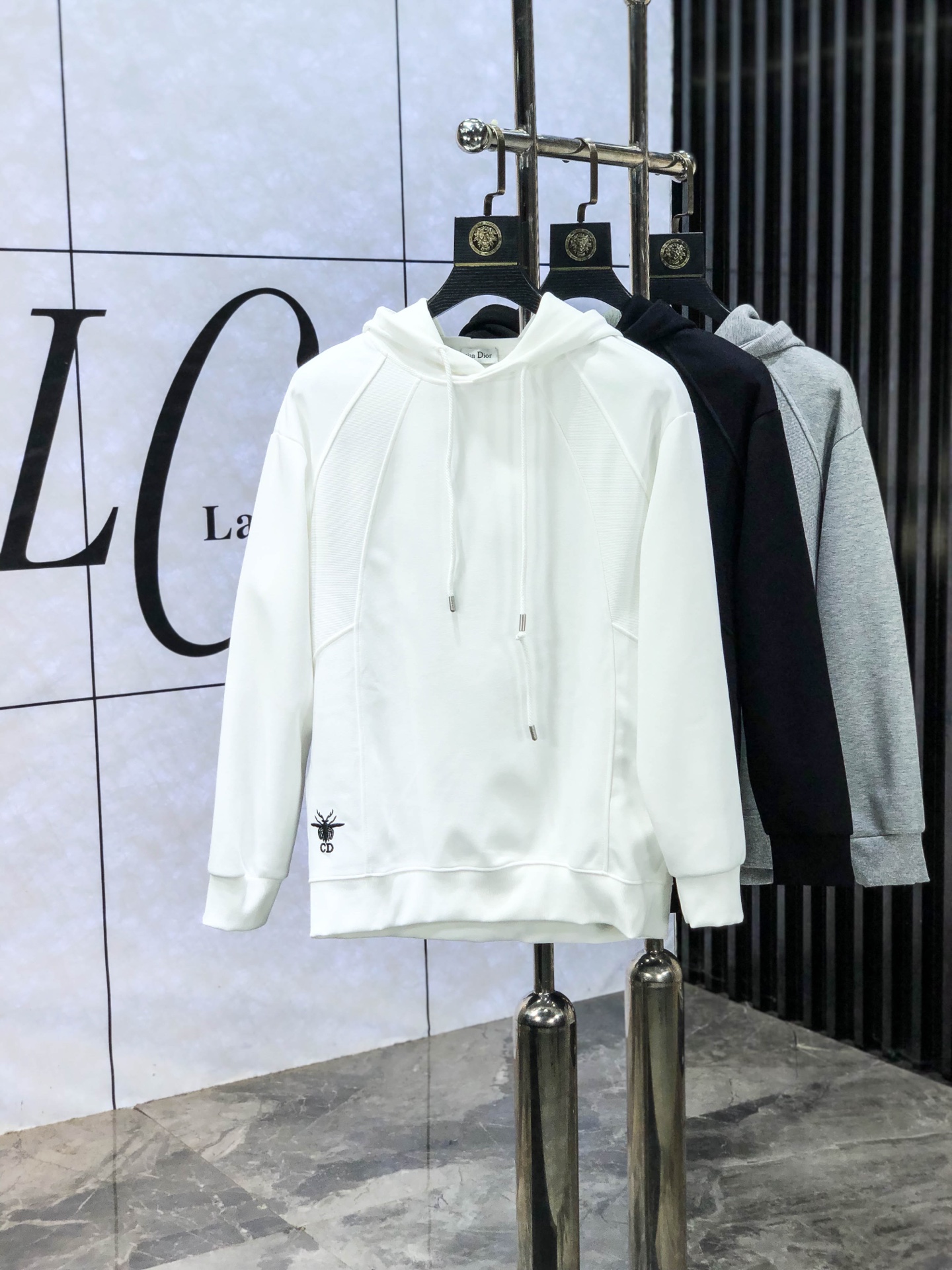 NO:684755,.Dior 2025 autumn and winter new letter logo knitted cotton sweatshirt T-shirt channel boutique!  Urban series products, made with letter logo elements that are highly luxurious, a must-have style for high-end temperament types, a single product with a strong sense of style and charm!  Original customized imported double-sided water-soluble cotton fabric, 1f feels comfortable, the embroidered letter design effect is quite exquisite, fashionable, classic and versatile!  Size M—XXXL. M wears 175/130 pounds, dior, hoodie, sweatshirts, tees, t-shirt,19860909.Dior 2025秋冬新款字母logo针织棉卫衣T恤 渠道精品！都市系列产物,奢华程度满分的字母logo元素打造,高端气质型必入的极品款式,一款极具腔调感与魅力的单品！ 原版定制进口双面水溶棉面料,1f手感舒适,刺绣字母设计效果相当精致,时尚经典百搭！ 尺码M—XXXL.m穿175/130斤,,dior,hoodie,sweatshirts,tees，t-shirt,,Men's clothing