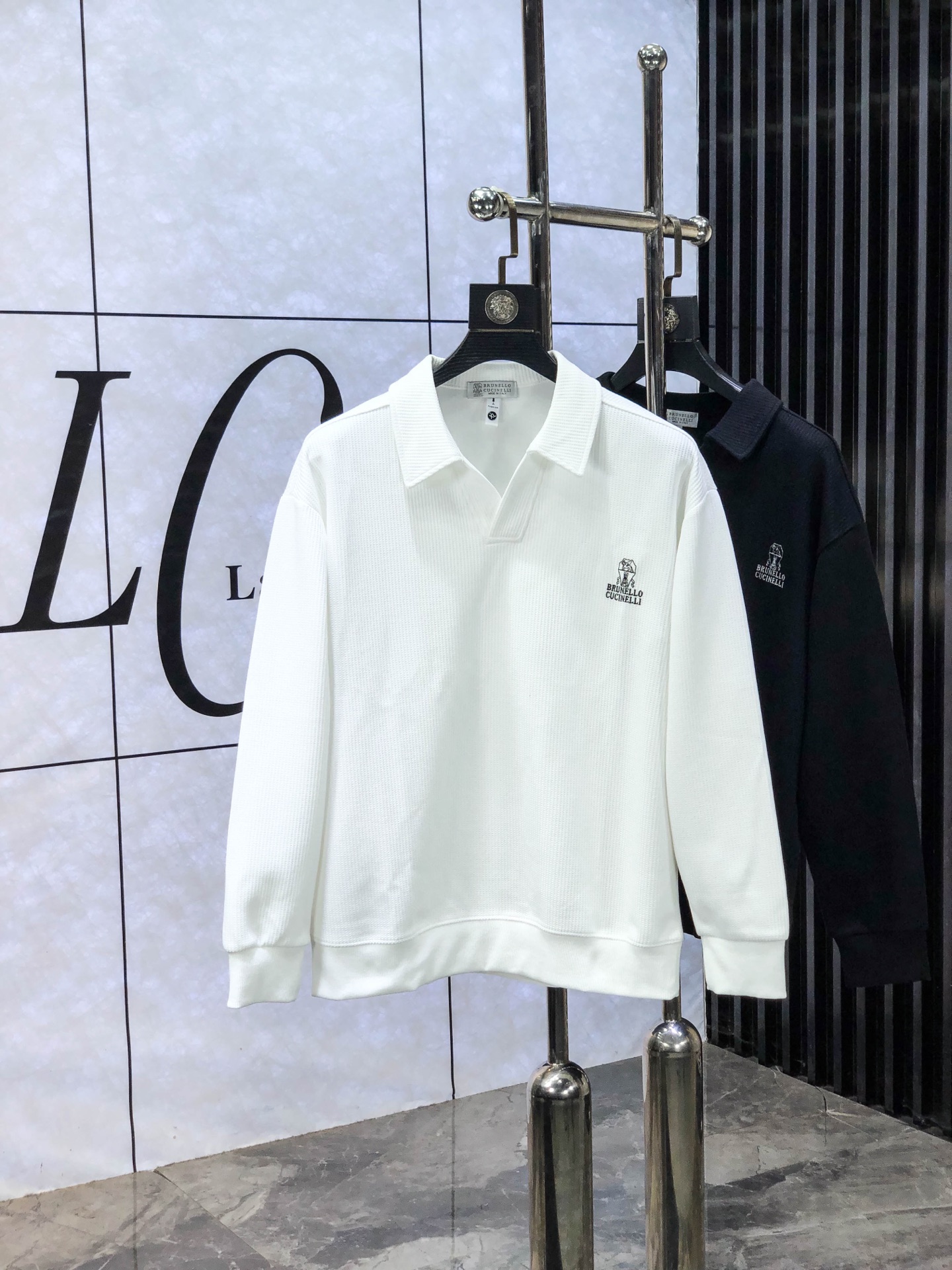 NO:643985,.BC.2025 autumn and winter new letter logo knitted cotton sweatshirt T-shirt channel boutique!  Urban series products, made with letter logo elements that are highly luxurious, a must-have style for high-end temperament types, a single product with a strong sense of style and charm!  Original customized imported double-sided water-soluble cotton fabric, 1f feels comfortable, the embroidered letter design effect is quite exquisite, fashionable, classic and versatile!  Size M—XXXL.m wears 175/130 pounds,,hoodie,sweatshirts,tees,t-shirt,alexander wang19860909.BC.2025秋冬新款字母logo针织棉卫衣T恤 渠道精品！都市系列产物,奢华程度满分的字母logo元素打造,高端气质型必入的极品款式,一款极具腔调感与魅力的单品！ 原版定制进口双面水溶棉面料,1f手感舒适,刺绣字母设计效果相当精致,时尚经典百搭！ 尺码M—XXXL.m穿175/130斤,,hoodie,sweatshirts,tees，t-shirt,alexander wang,Men's clothing