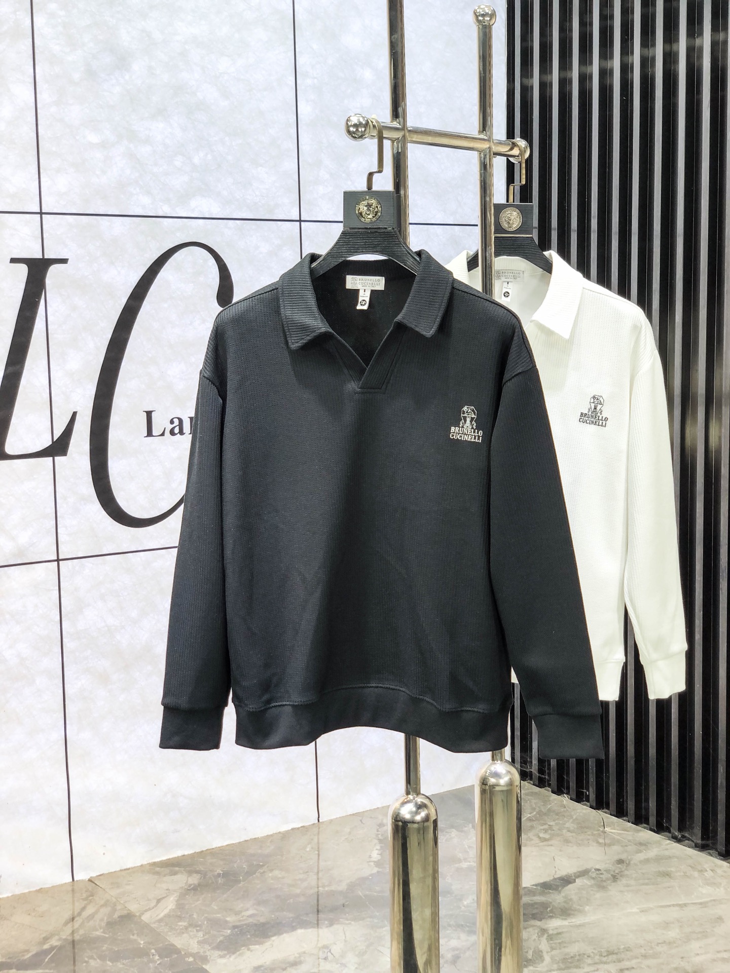 NO:684722,.BC.2025 autumn and winter new letter logo knitted cotton sweatshirt T-shirt channel boutique!  Urban series products, made with letter logo elements that are highly luxurious, a must-have style for high-end temperament types, a single product with a strong sense of style and charm!  Original customized imported double-sided water-soluble cotton fabric, 1f feels comfortable, the embroidered letter design effect is quite exquisite, fashionable, classic and versatile!  Size M—XXXL. M wears 175/130 pounds, hoodie, sweatshirts, tees, t-shirt,19860909.BC.2025秋冬新款字母logo针织棉卫衣T恤 渠道精品！都市系列产物,奢华程度满分的字母logo元素打造,高端气质型必入的极品款式,一款极具腔调感与魅力的单品！ 原版定制进口双面水溶棉面料,1f手感舒适,刺绣字母设计效果相当精致,时尚经典百搭！ 尺码M—XXXL.m穿175/130斤,,hoodie,sweatshirts,tees，t-shirt,,Men's clothing