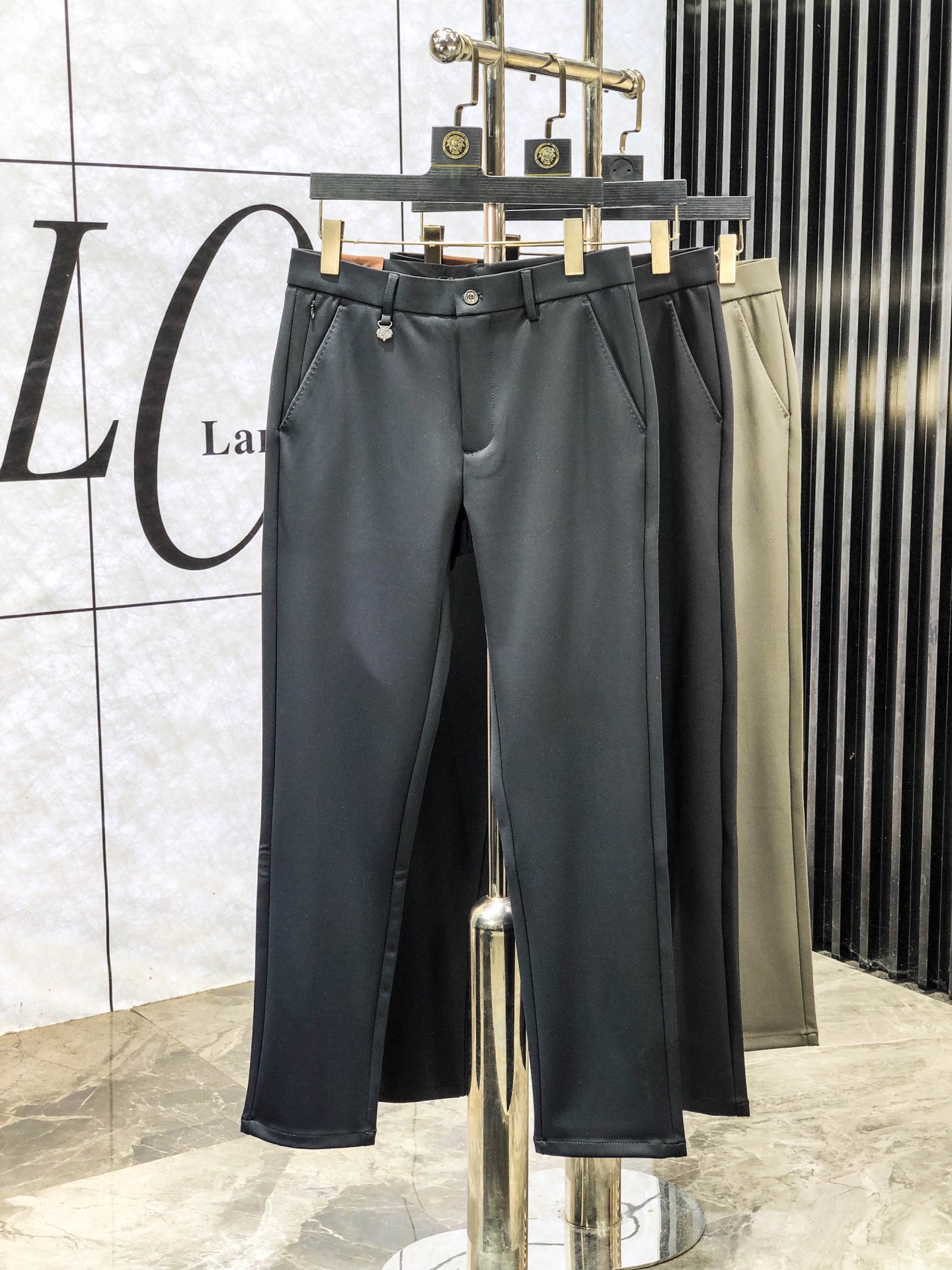 NO:624187,.LP. 2025 autumn and winter new casual pants and trousers, available simultaneously on the official website, trousers body craftsmanship design, imported customer-supplied accessories, fabric customization, OEM products are exempted from inspection!  Every detail is made to the extreme, original hardware accessories, full of fashionable style, stylish and handsome upper body, a must-have item for fashionable people!  Code number 30-38,,loro piana,alexander wang19860909.LP.2025秋冬新品休闲裤西裤,官网同步发售,裤身工艺设计,进口客供辅料、面料定制,代工厂出品免检！每个细节做到极致,原版五金配件,h潮范十足、上身有型帅气,f潮人必备单品！ 码数30-38,,loro piana,alexander wang,Men's clothing