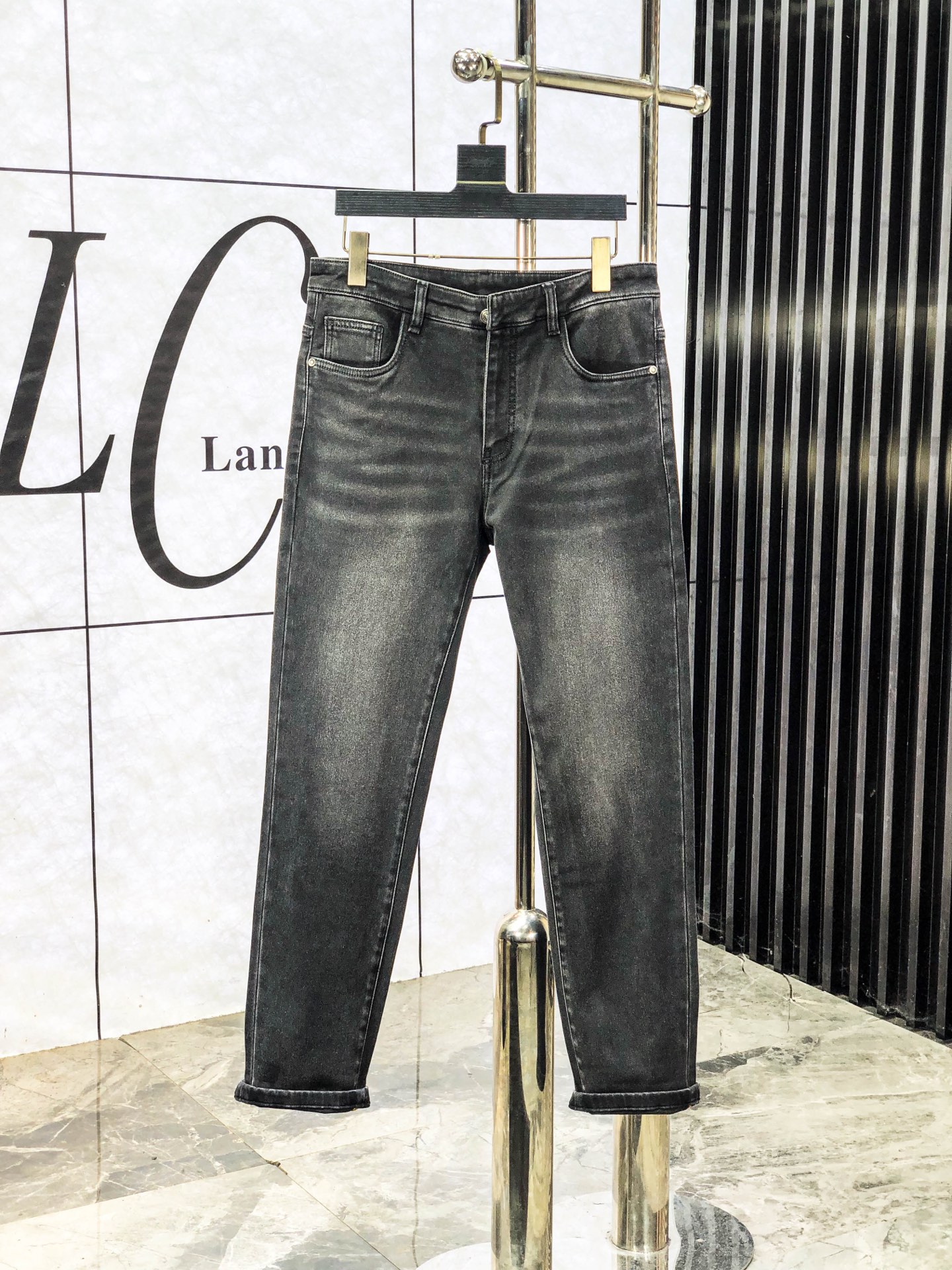 NO:601082,.Croxin. Official website counters are on sale simultaneously, 2025SS new autumn and winter men's casual jeans, original quality, counter-customized original denim fabrics, logo pattern design, original hardware accessories decoration on the trousers, m5 three-dimensional clarity, super trendy personality, fashionable and stylish upper body!  Must-have items for trendy men, sizes 29-38, chrome hearts, jeans, alexander wang19860909.克罗心.官网专柜同步发售,2025SS秋冬新品男士休闲牛仔裤,原单品质,专柜定制原版牛仔面料,logo图案设计,裤身原版五金辅料装饰,m5立体清晰,超级潮流个性,上身时尚有型！潮男必备单品 码数29-38,,chrome hearts,jeans,alexander wang,Men's clothing