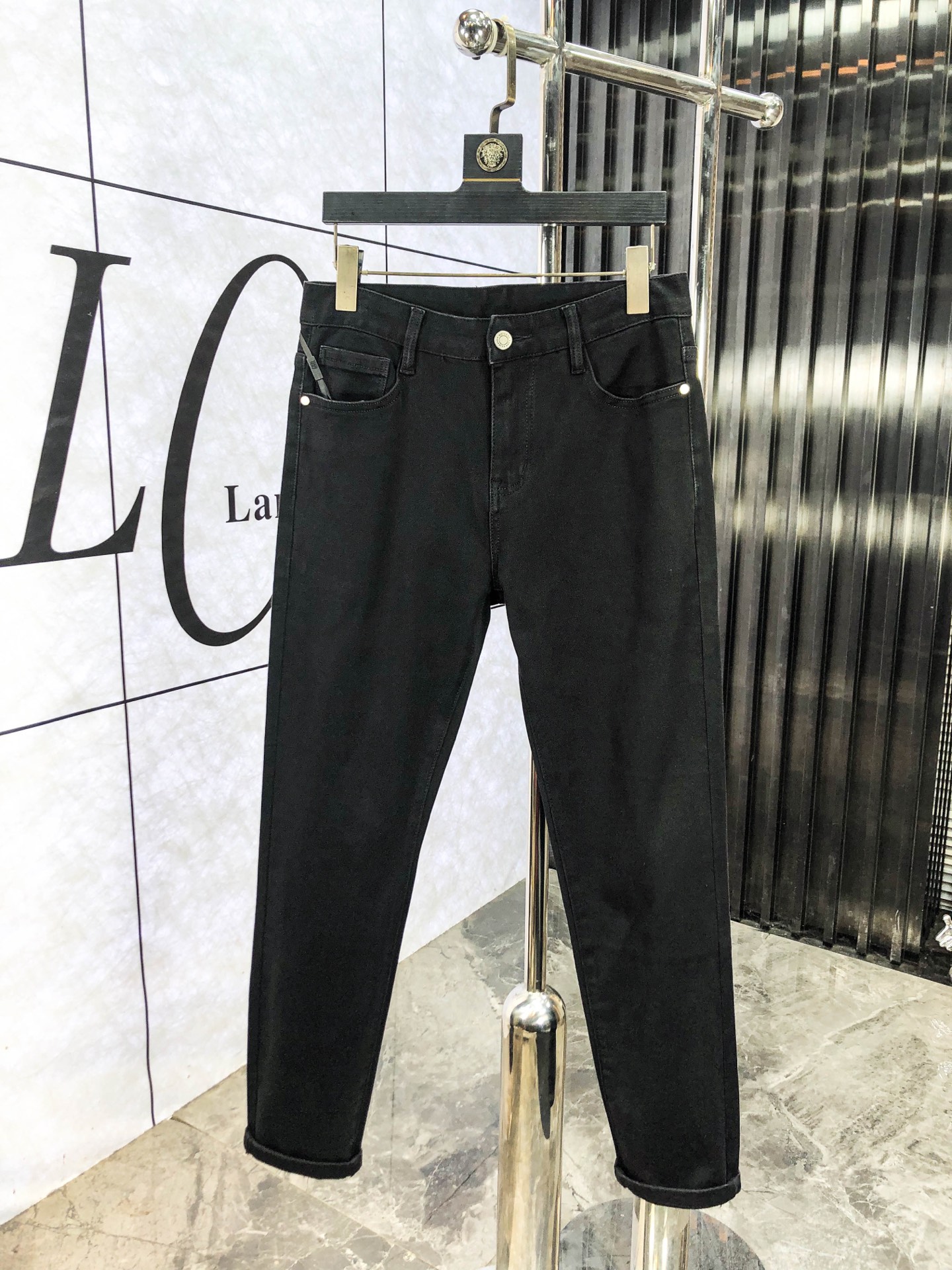 NO:651174,Burberry. Autumn and winter new models are on sale simultaneously at the official website counters. 2025SS new autumn and winter men's casual jeans, original quality, customized original denim fabrics at the counter, logo pattern design, b trouser body original hardware decoration, three-dimensional and clear, c super trendy personality, fashionable and stylish upper body!  Must-have items for trendy men in sizes 28-38, burberry, jeans, alexander wang19860909巴宝莉.秋冬新款官网专柜同步发售,2025SS秋冬新品男士休闲牛仔裤,原单品质,专柜定制原版牛仔面料,logo图案设计,b裤身原版五金辅料装饰,立体清晰,c超级潮流个性,上身时尚有型！潮男必备单品 码数28-38,,burberry,jeans,alexander wang,Men's clothing