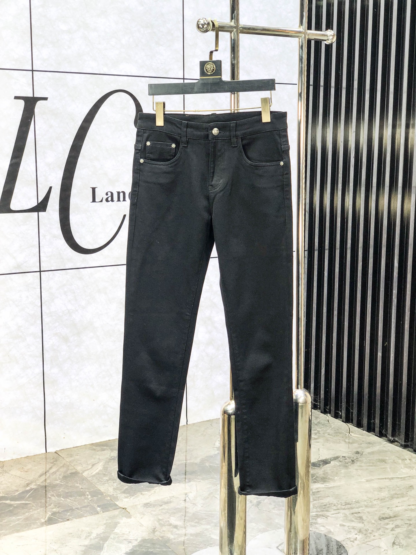 NO:613512,LP. Autumn and winter new models are on sale simultaneously at the official website counter. 2025SS new autumn and winter men's casual jeans, original quality, customized original denim fabric at the counter, logo pattern design, b pants body original hardware decoration, three-dimensional and clear, c super trendy personality, fashionable and stylish upper body!  Must-have items for trendy men in sizes 28-38, loro piana, jeans, alexander wang19860909LP.秋冬新款官网专柜同步发售,2025SS秋冬新品男士休闲牛仔裤,原单品质,专柜定制原版牛仔面料,logo图案设计,b裤身原版五金辅料装饰,立体清晰,c超级潮流个性,上身时尚有型！潮男必备单品 码数28-38,,loro piana,jeans,alexander wang,Men's clothing