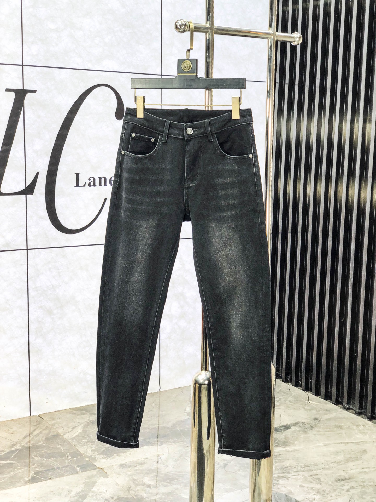 NO:613526,Ermenegildo Zegna. Autumn and winter new models are on sale simultaneously at the official website counter. 2025SS new autumn and winter men's casual jeans, original quality, customized original denim fabric at the counter, logo pattern design, b pants body original hardware decoration, three-dimensional and clear, c super trendy personality, fashionable and stylish upper body!  Must-have items for trendy men in sizes 28-38,,zegna,jeans,alexander wang19860909杰尼亚.秋冬新款官网专柜同步发售,2025SS秋冬新品男士休闲牛仔裤,原单品质,专柜定制原版牛仔面料,logo图案设计,b裤身原版五金辅料装饰,立体清晰,c超级潮流个性,上身时尚有型！潮男必备单品 码数28-38,,zegna,jeans,alexander wang,Men's clothing