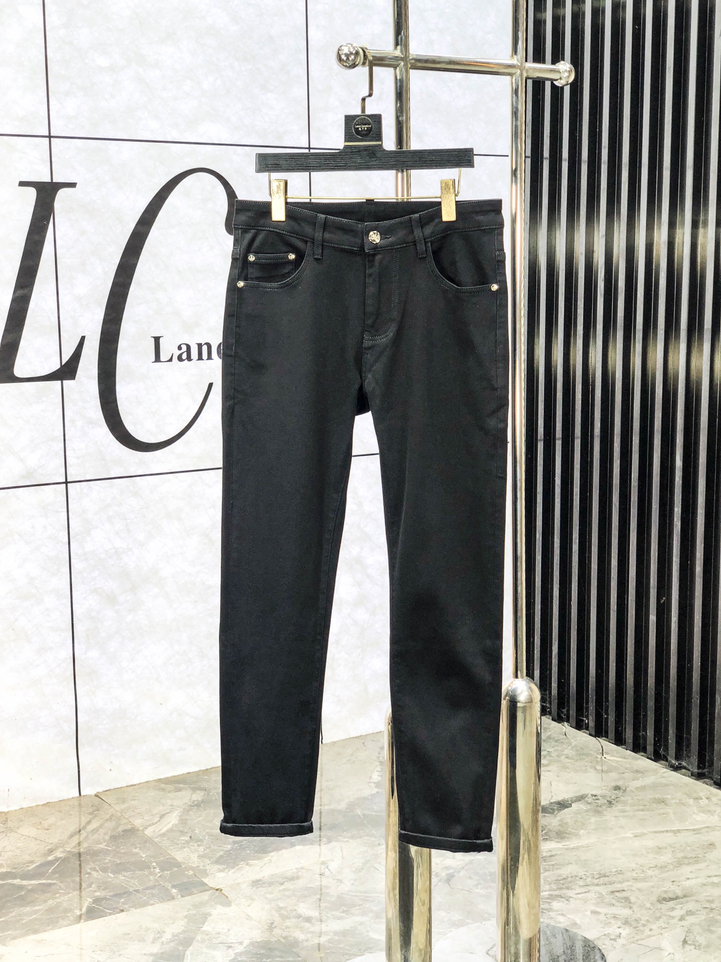 NO:613542,Prada. Autumn and winter new models are on sale simultaneously at the official website counter. 2025SS new autumn and winter men's casual jeans, original quality, customized original denim fabric at the counter, logo pattern design, b pants body original hardware decoration, clear three-dimensional, c super trendy personality, fashionable and stylish upper body!  Must-have items for trendy men in sizes 28-38, prada, jeans, alexander wang19860909普拉达.秋冬新款官网专柜同步发售,2025SS秋冬新品男士休闲牛仔裤,原单品质,专柜定制原版牛仔面料,logo图案设计,b裤身原版五金辅料装饰,立体清晰,c超级潮流个性,上身时尚有型！潮男必备单品 码数28-38,,prada,jeans,alexander wang,Men's clothing