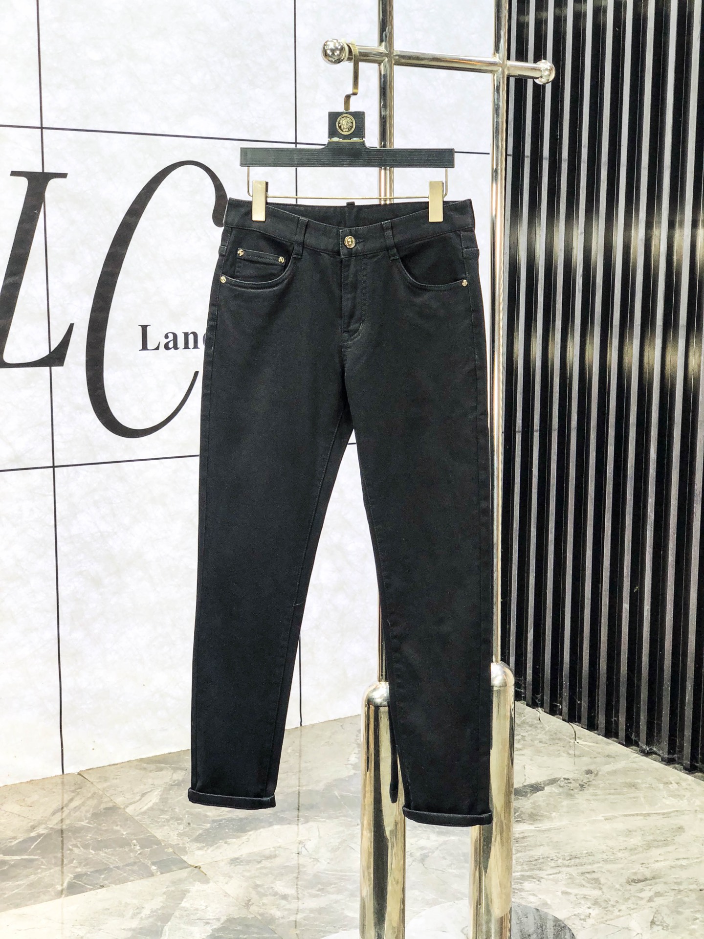 NO:613551,Kroxin. The new autumn and winter official website counters are on sale simultaneously, 2025SS new autumn and winter men's casual jeans, original quality, counter-customized original denim fabric, logo pattern design, b pants body original hardware decoration, three-dimensional and clear, c super trendy personality, fashionable and stylish upper body!  Must-have items for trendy men, sizes 28-38, chrome hearts, jeans, alexander wang19860909克罗心.秋冬新款官网专柜同步发售,2025SS秋冬新品男士休闲牛仔裤,原单品质,专柜定制原版牛仔面料,logo图案设计,b裤身原版五金辅料装饰,立体清晰,c超级潮流个性,上身时尚有型！潮男必备单品 码数28-38,,chrome hearts,jeans,alexander wang,Men's clothing