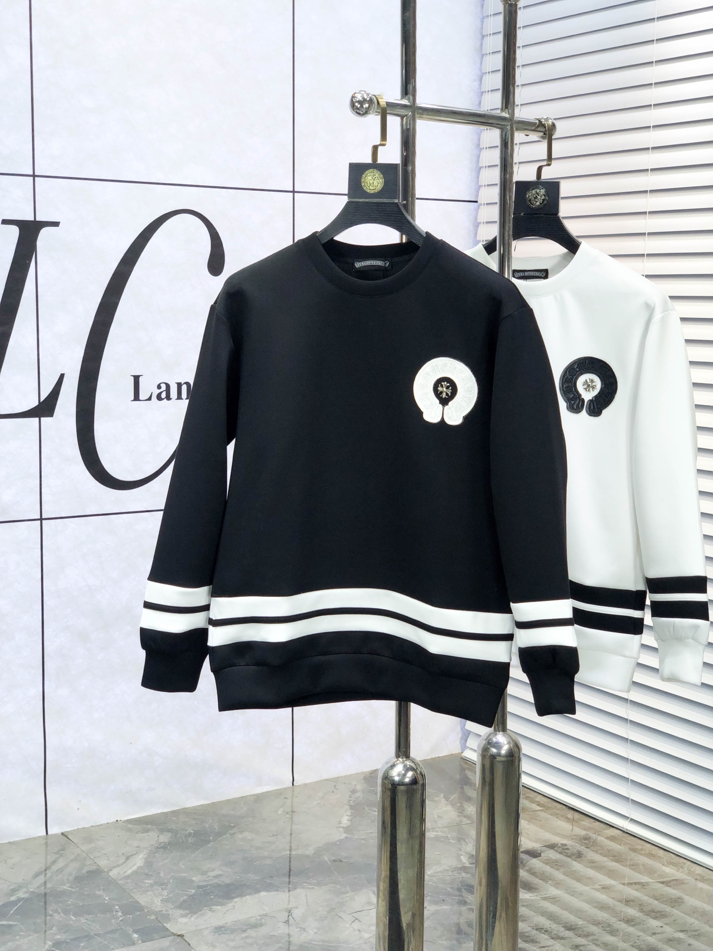 NO:611299,.Cro Xin. 2025 autumn and winter new letter L space cotton sweatshirt. Channel boutique!  Urban series products, made with letter logo elements that are full of luxury, w are the best styles that high-end temperament types must buy, 7 a single product with great accent and charm!  The original customized imported double-sided water-soluble cotton fabric has a comfortable hand feel, the embroidered letter design effect is quite exquisite, fashionable, classic and versatile!  Size.xs-L.xs wears 175/130 pounds,,chrome hearts,hoodie,sweatshirts,alexander wang19860909.克罗心.2025秋冬新款字母l太空棉卫衣.渠道精品！都市系列产物,奢华程度满分的字母logo元素打造,w高端气质型必入的极品款式,7一款极具腔调感与魅力的单品！ 原版定制进口双面水溶棉面料,手感舒适,刺绣字母设计效果相当精致,时尚经典百搭！ 尺码.xs-L.xs穿175/130斤,,chrome hearts,hoodie,sweatshirts,alexander wang,Men's clothing