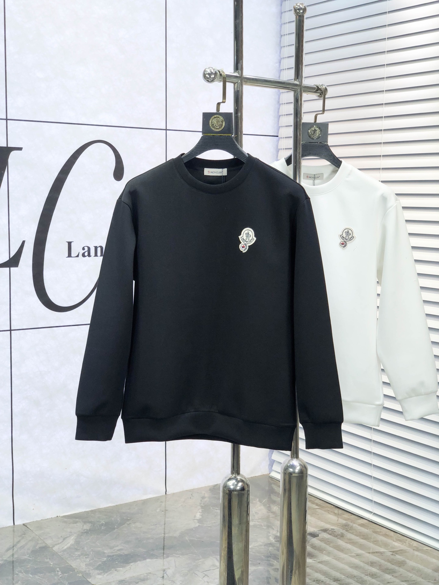 NO:611325,.Mengkou. 2025 autumn and winter new letter L space cotton sweatshirt. Channel boutique!  Urban series products, made with letter logo elements that are full of luxury, w are the best styles that high-end temperament types must buy, 7 a single product with great accent and charm!  The original customized imported double-sided water-soluble cotton fabric has a comfortable hand feel, the embroidered letter design effect is quite exquisite, fashionable, classic and versatile!  Size.xs-L.xs wears 175/130 pounds,,Moncler,hoodie,sweatshirts,alexander wang19860909.蒙口.2025秋冬新款字母l太空棉卫衣.渠道精品！都市系列产物,奢华程度满分的字母logo元素打造,w高端气质型必入的极品款式,7一款极具腔调感与魅力的单品！ 原版定制进口双面水溶棉面料,手感舒适,刺绣字母设计效果相当精致,时尚经典百搭！ 尺码.xs-L.xs穿175/130斤,,Moncler,hoodie,sweatshirts,alexander wang,Men's clothing