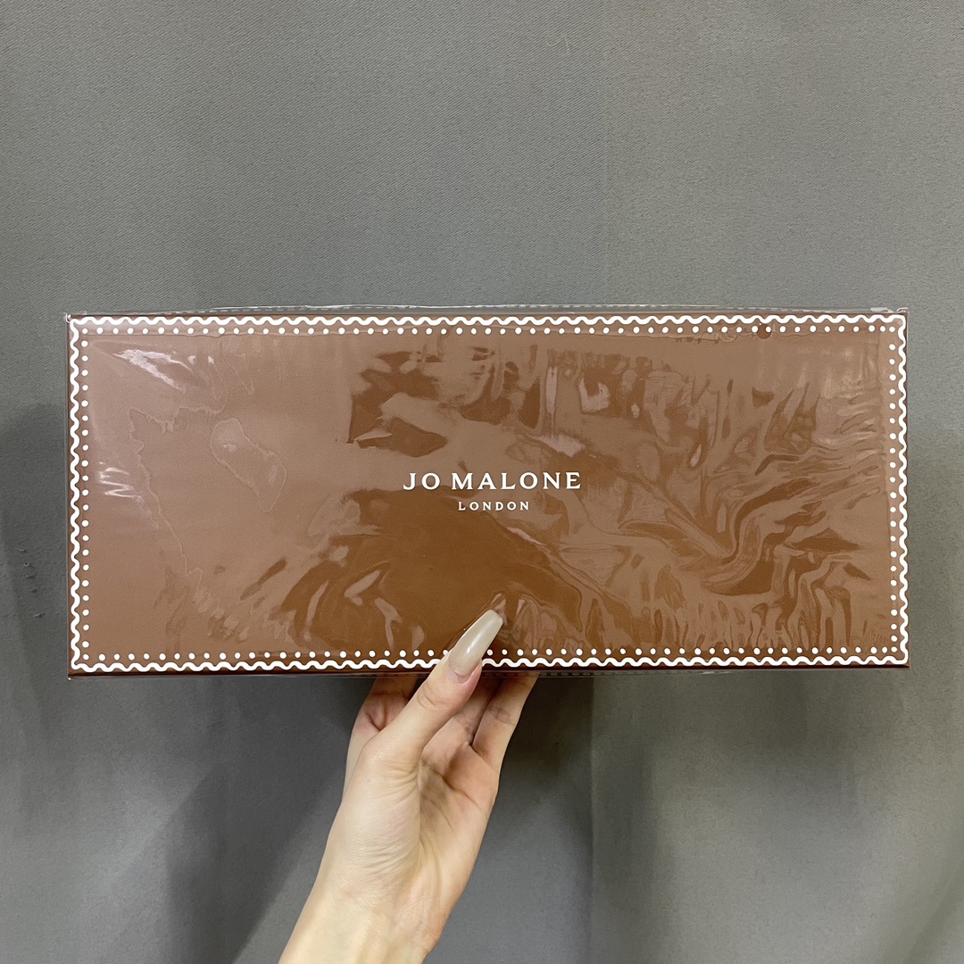 65. Set de crema de manos edición limitada navideña Jo Malone cinco piezas 🔜 ¡En stock❗️ 30ml×5 con bolsa de regalo. A…
