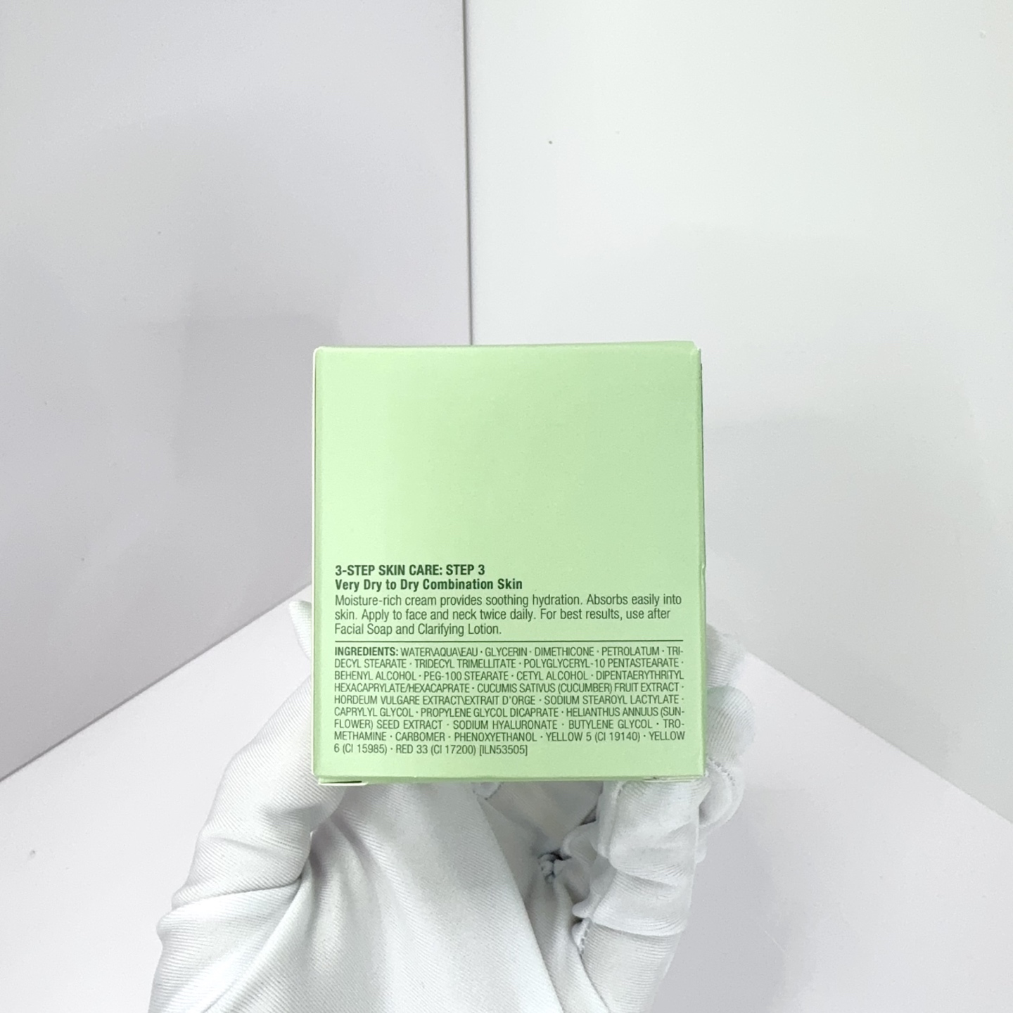 70包 ✍倩碧黄油面霜50ml🔜实拍📸现货❗AB4编码！可配中文标✔倩碧卓越润肤面霜50ml👉真不愧是运用了革新皮肤学级「屏障深修科技」还添加12%甘油➕透明质酸，补水同时直💦 补脂质 从肌底修护屏障，一罐包揽补水、修护、舒缓的活！每次用完皮肤肉眼可见的光滑细腻！爆皮的地方和一些小干纹全都被润开啦👋干敏皮换季敏感脸蛋躁动的时候用上，隔天小脸就稳稳当当不敢在造次-黄油软膜质地 像冰激凌一样，上脸滋润度满分 保湿更是没的话说，用完润而不腻 好适合现在秋冬季节，坚持用下来皮肤细腻光滑像鸡蛋～后续上妆也超服帖的。