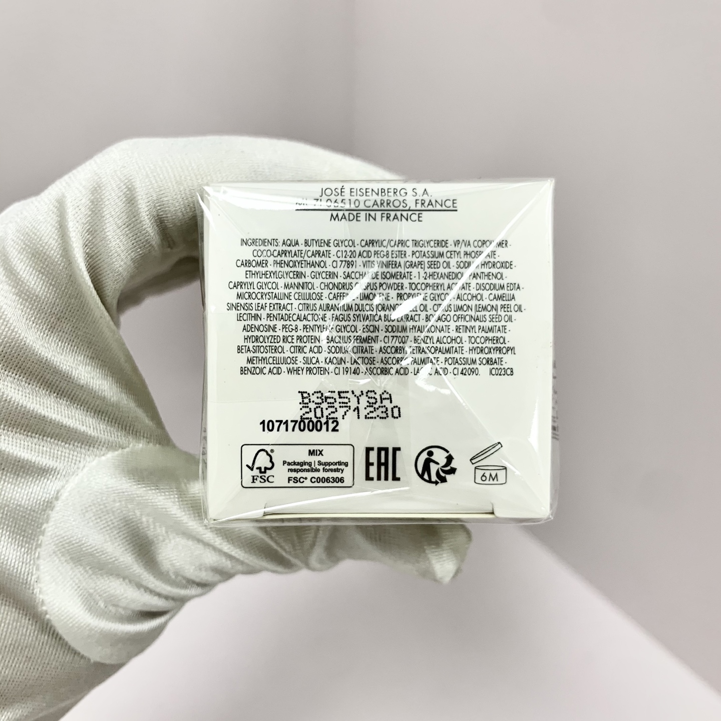 专柜品质/60💰包邮
伊诗贝格V脸紧致面膜75ml！伊诗贝格轮廓紧致面膜 这款面膜内含红海藻精粹和咖啡因
15分钟急救水肿垮脸，水肿星人必备
非常适合早上使用，有明显的提亮和消浮肿效果
年前突击连续用一周，姐妹们绝对可以美美过大年！！！