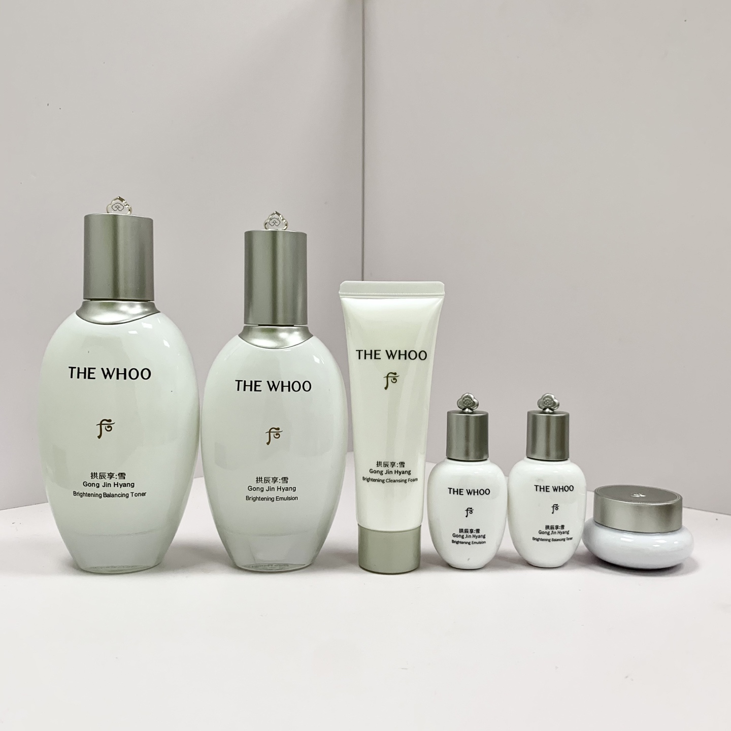 155💰
WHOO后雪美白pro六件套！内含：水150ml，乳液110ml，洁面20ml，面霜10ml，水乳中样各20ml。