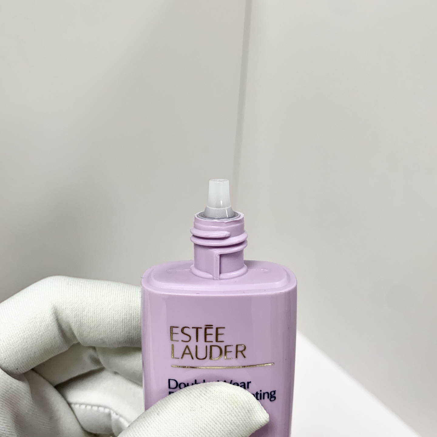 ✨40包
雅诗兰黛紫色隔离30ml！功效：干皮天菜！Double Wear系列同款保湿科技，防晒+妆前打底+抗暗沉三效合一，后续上粉底超服帖。
💡适合：大干皮、秋冬季节或空调房使用。
