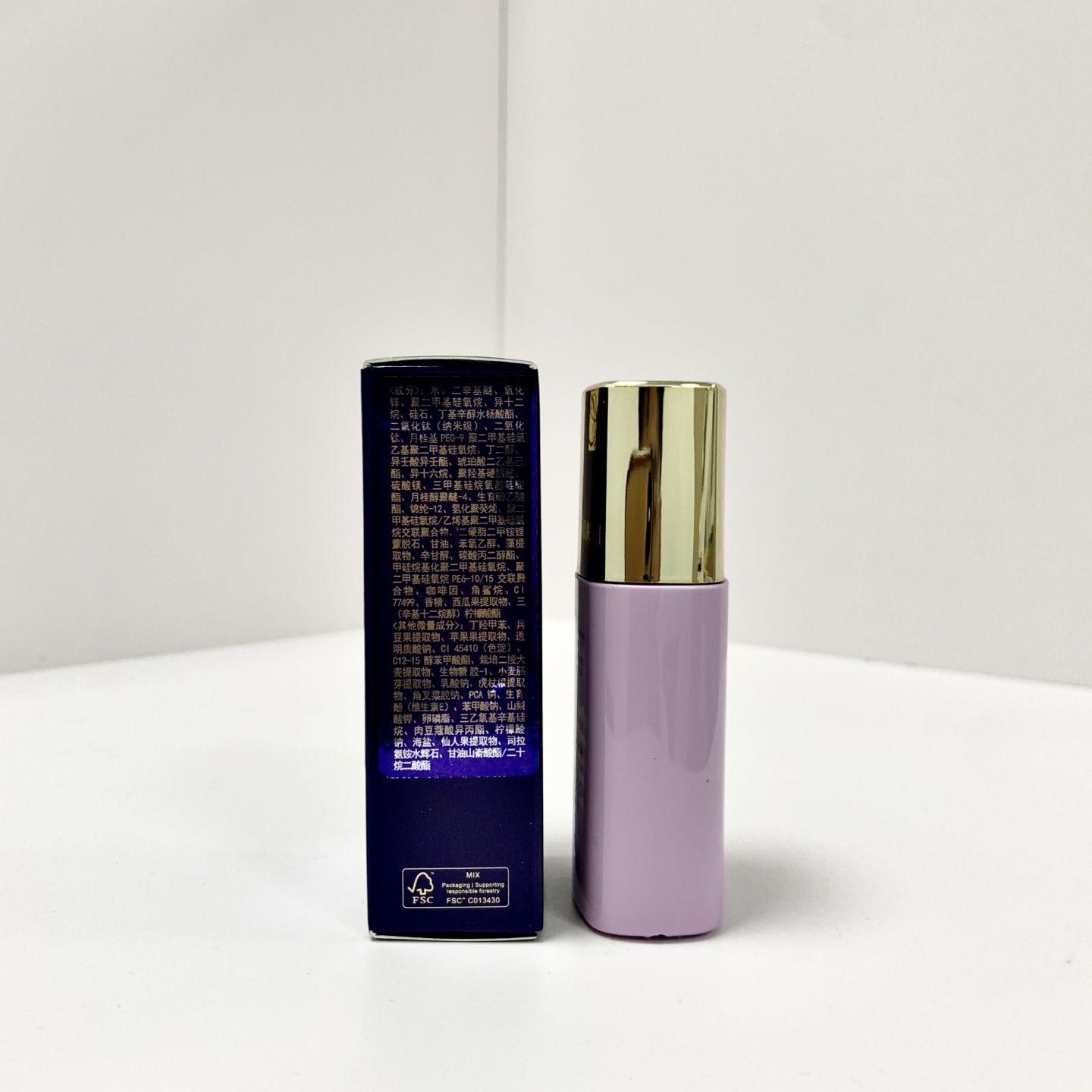 ✨40包
雅诗兰黛紫色隔离30ml！功效：干皮天菜！Double Wear系列同款保湿科技，防晒+妆前打底+抗暗沉三效合一，后续上粉底超服帖。
💡适合：大干皮、秋冬季节或空调房使用。
